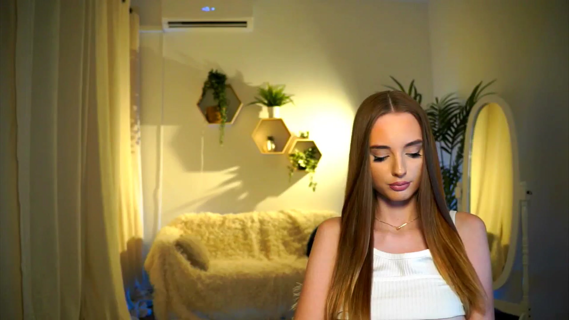 Gallery image thumbnail from petitegonwild's myfreecams stream on, 09/28/2024, 17:54 image 10 of 20