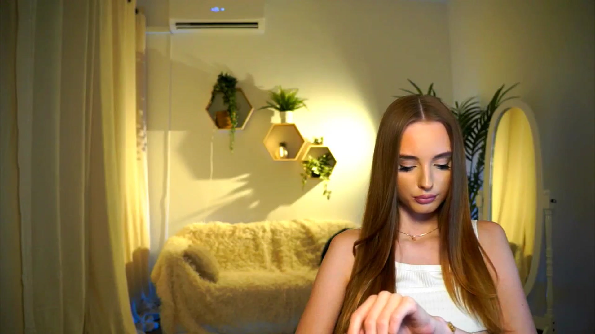 Gallery image thumbnail from petitegonwild's myfreecams stream on, 09/28/2024, 17:54 image 11 of 20