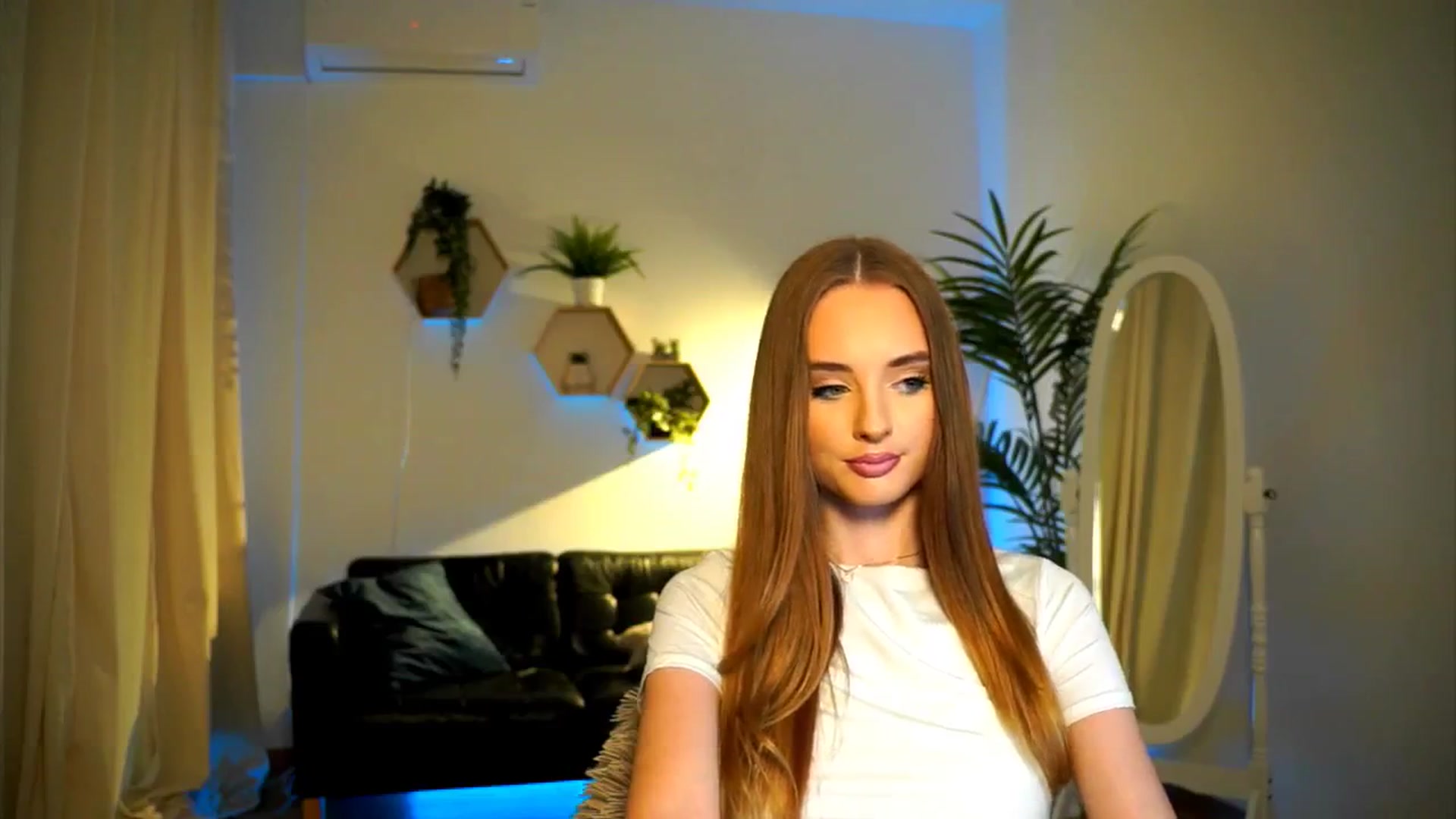Gallery image thumbnail from petitegonwild's myfreecams stream on, 10/04/2024, 14:29 image 17 of 20