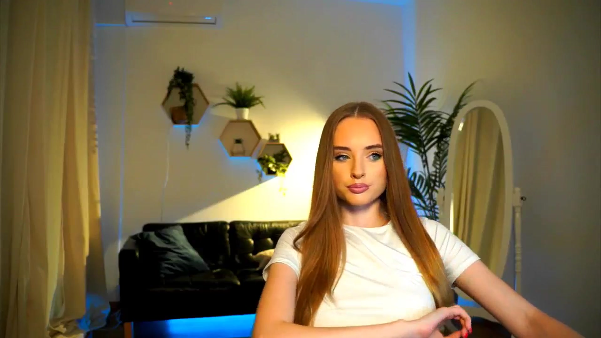 Gallery image thumbnail from petitegonwild's myfreecams stream on, 10/04/2024, 14:29 image 11 of 20