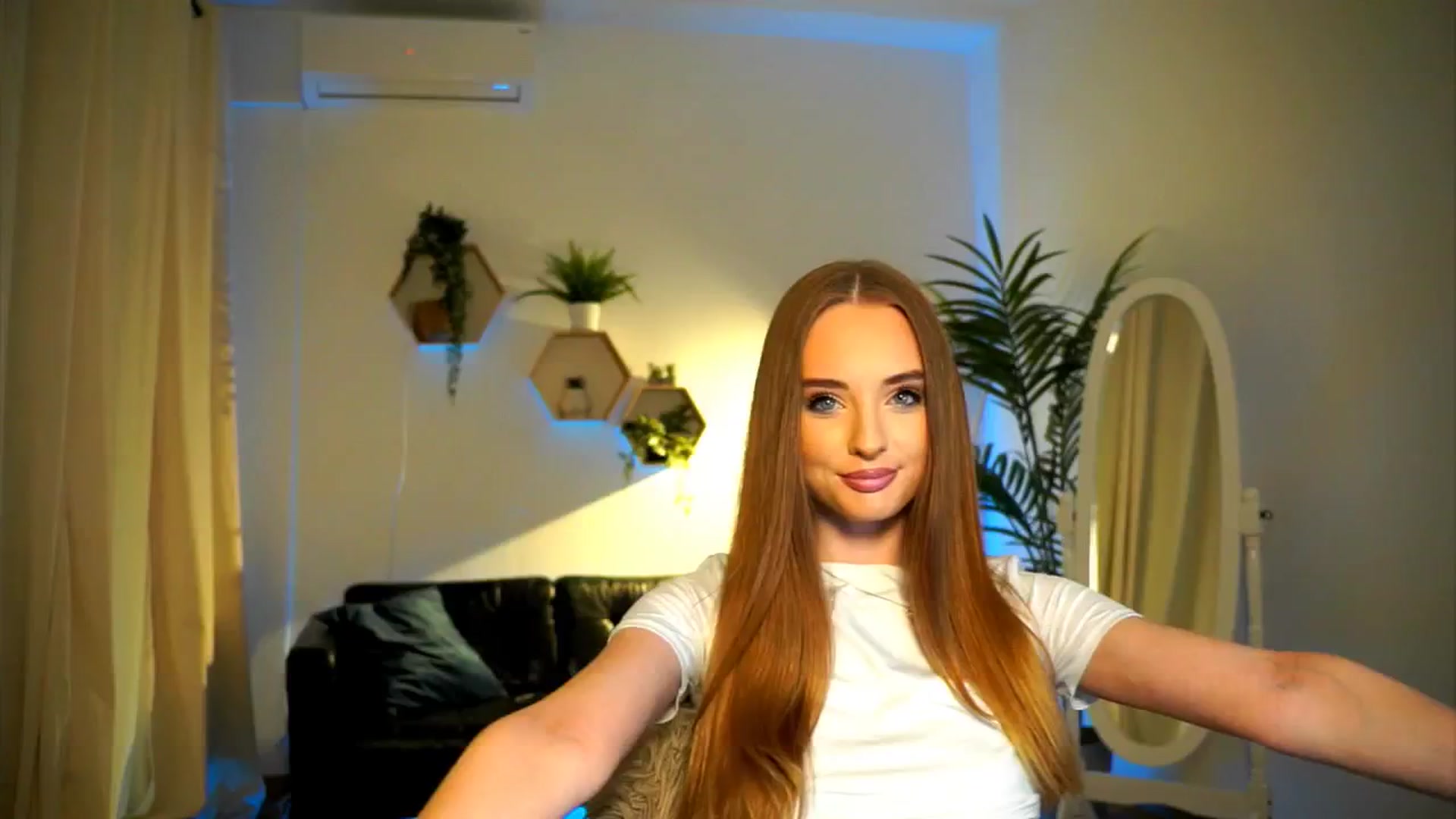 Gallery image thumbnail from petitegonwild's myfreecams stream on, 10/04/2024, 14:29 image 1 of 20