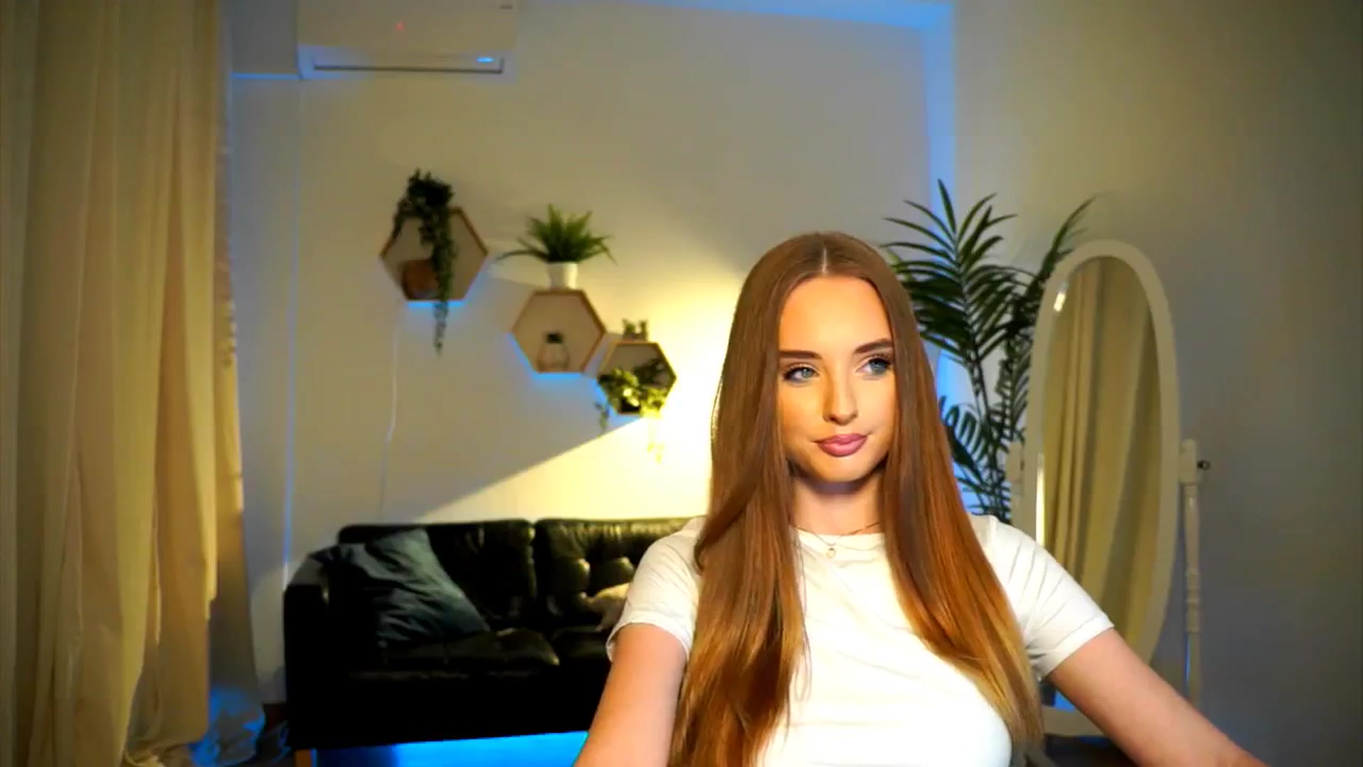 Gallery image thumbnail from petitegonwild's myfreecams stream on, 10/04/2024, 15:31 image 11 of 20