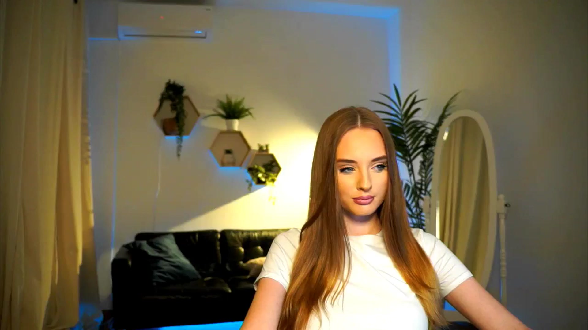 Gallery image thumbnail from petitegonwild's myfreecams stream on, 10/04/2024, 15:31 image 20 of 20