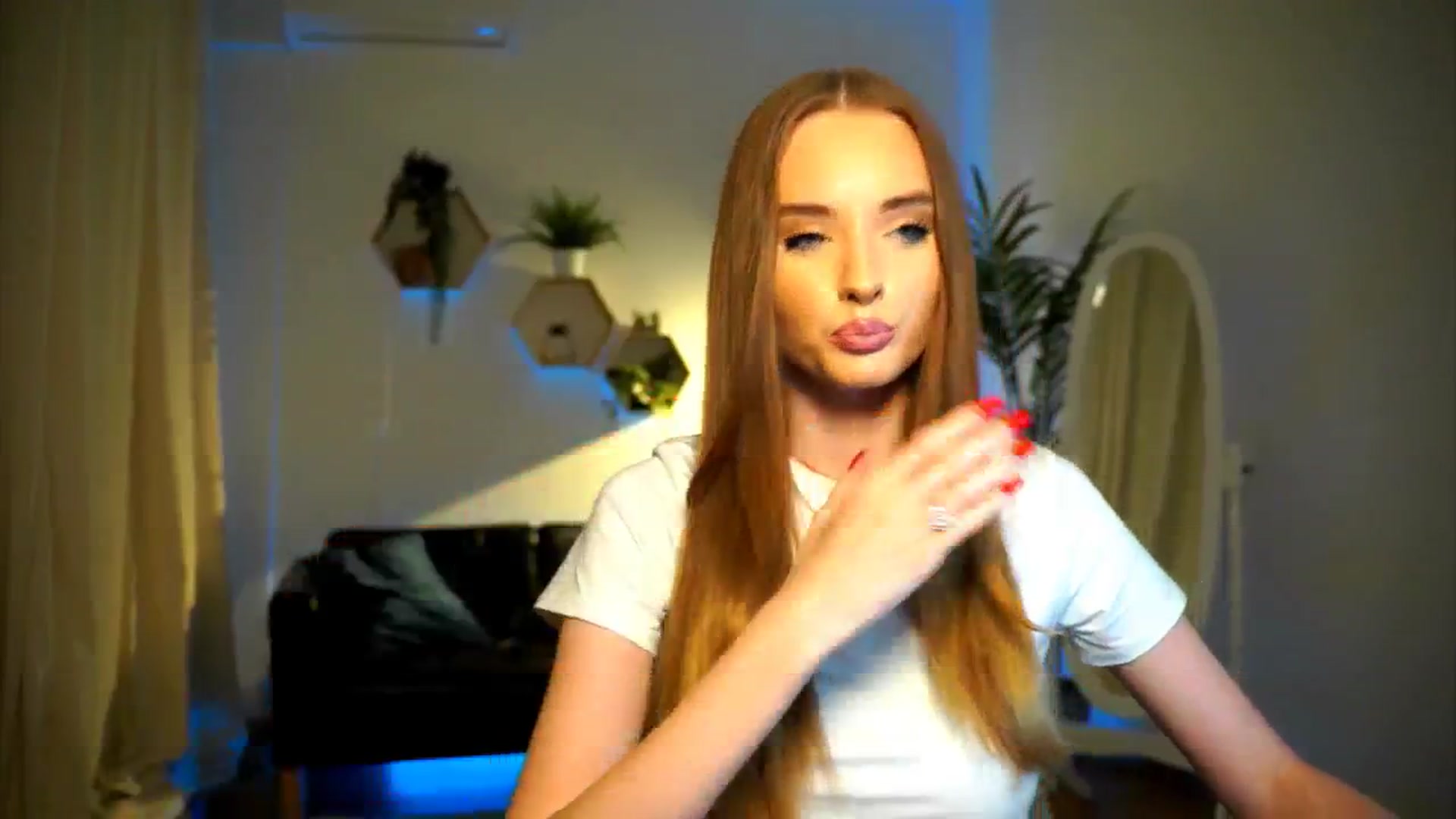 Gallery image thumbnail from petitegonwild's myfreecams stream on, 10/04/2024, 16:29 image 17 of 20