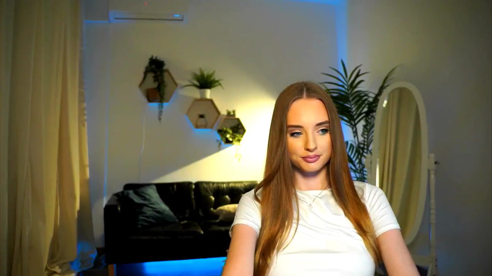 Gallery image thumbnail from petitegonwild's myfreecams stream on, 10/04/2024, 17:36 image 3 of 20