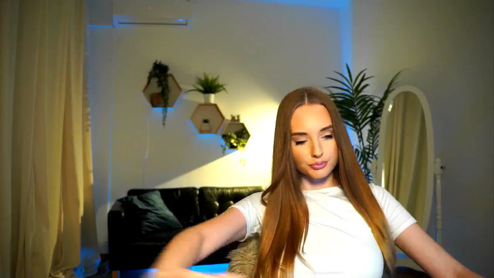 Gallery image thumbnail from petitegonwild's myfreecams stream on, 10/04/2024, 17:36 image 16 of 20