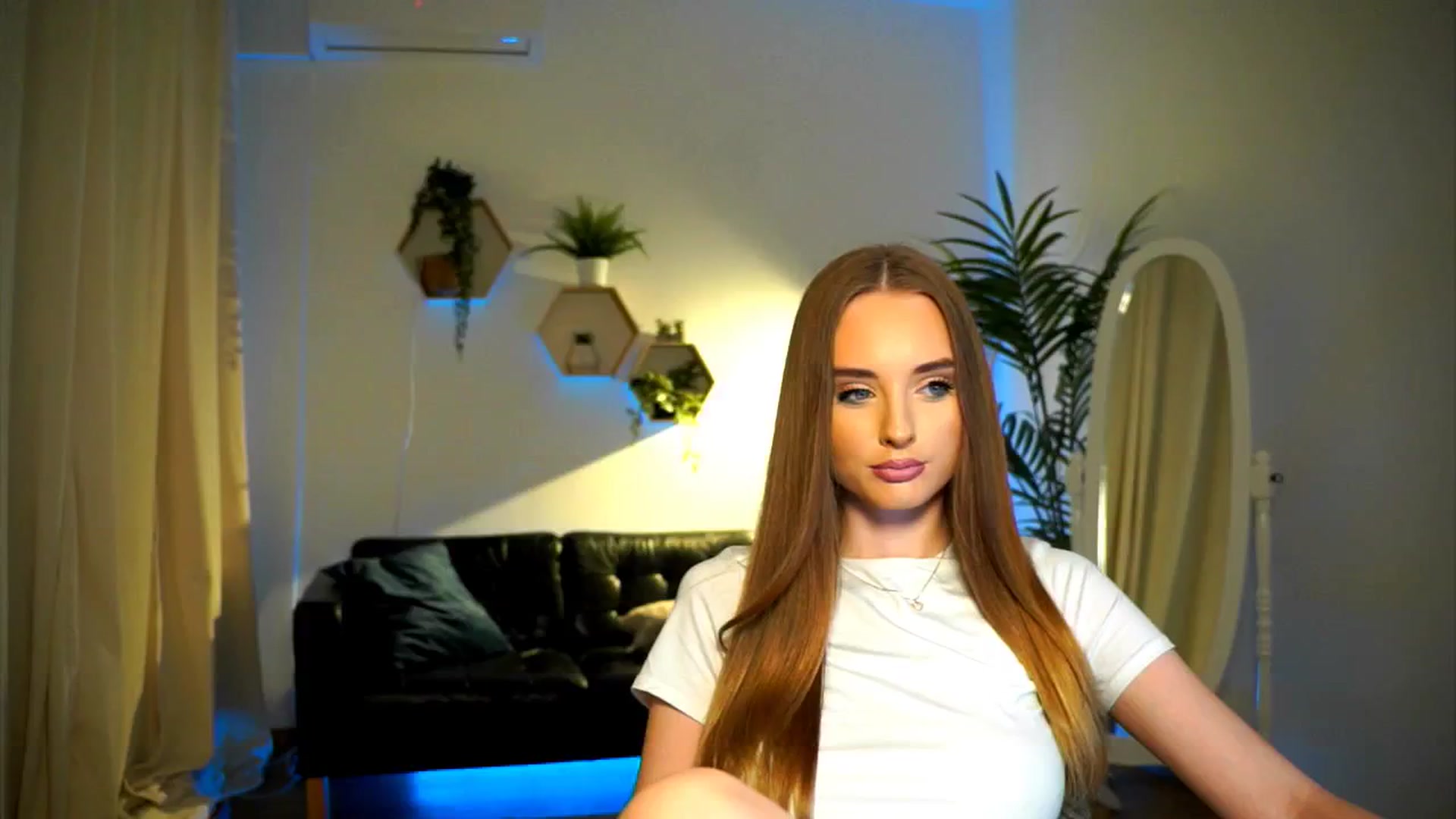 Gallery image thumbnail from petitegonwild's myfreecams stream on, 10/04/2024, 17:36 image 1 of 20