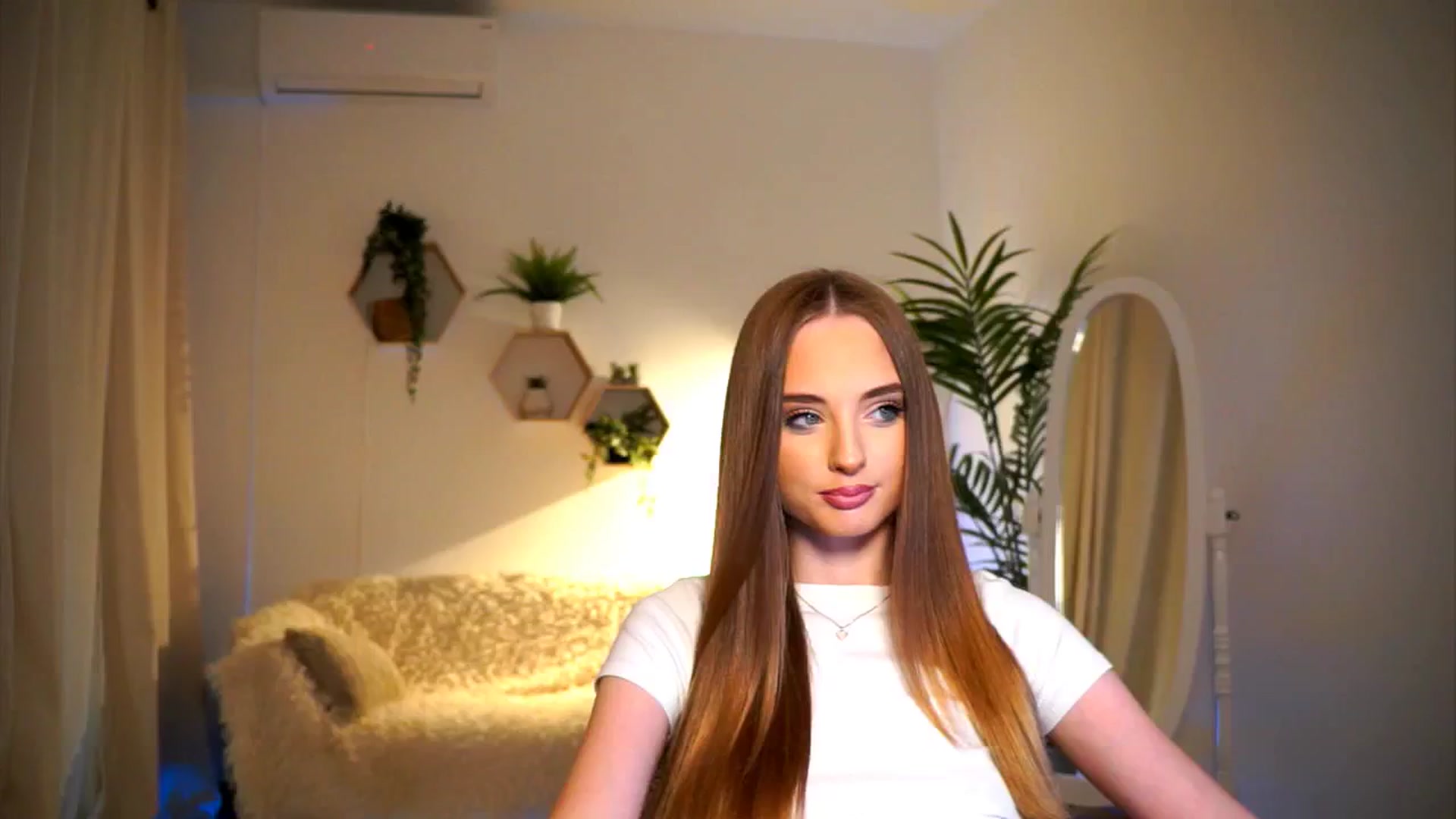 Gallery image thumbnail from petitegonwild's myfreecams stream on, 10/05/2024, 13:58 image 5 of 20