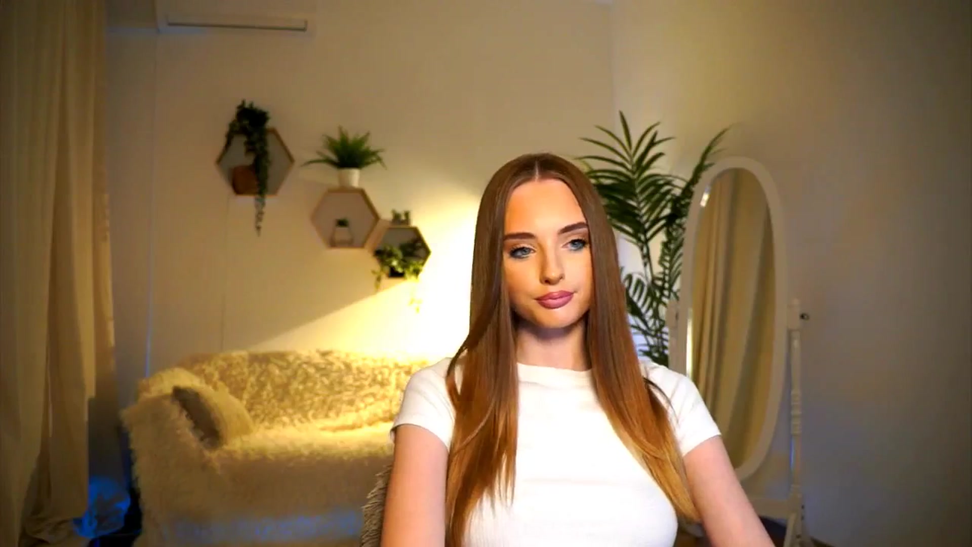Gallery image thumbnail from petitegonwild's myfreecams stream on, 10/05/2024, 16:48 image 13 of 20