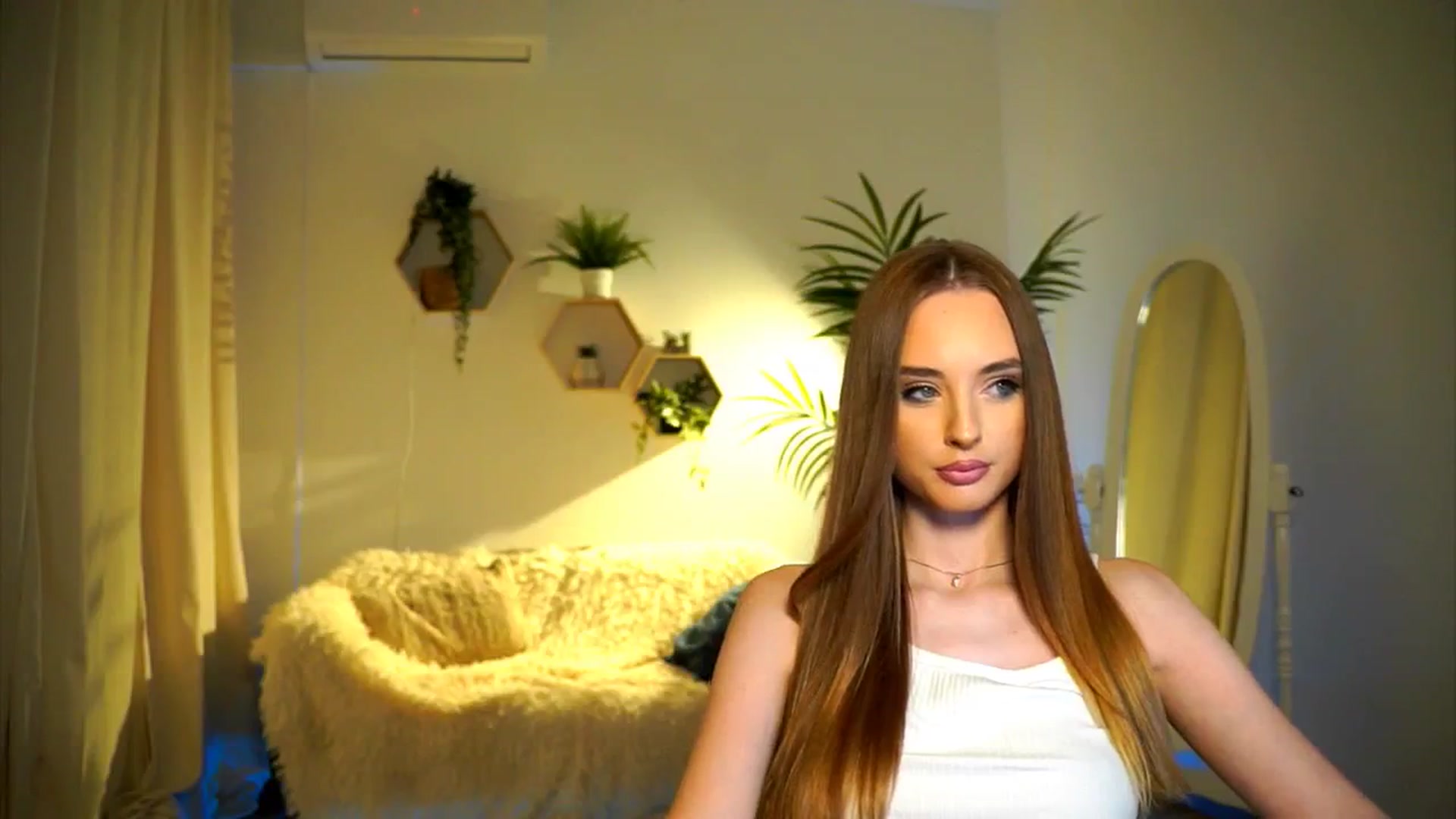 Gallery image thumbnail from petitegonwild's myfreecams stream on, 10/06/2024, 16:14 image 16 of 20