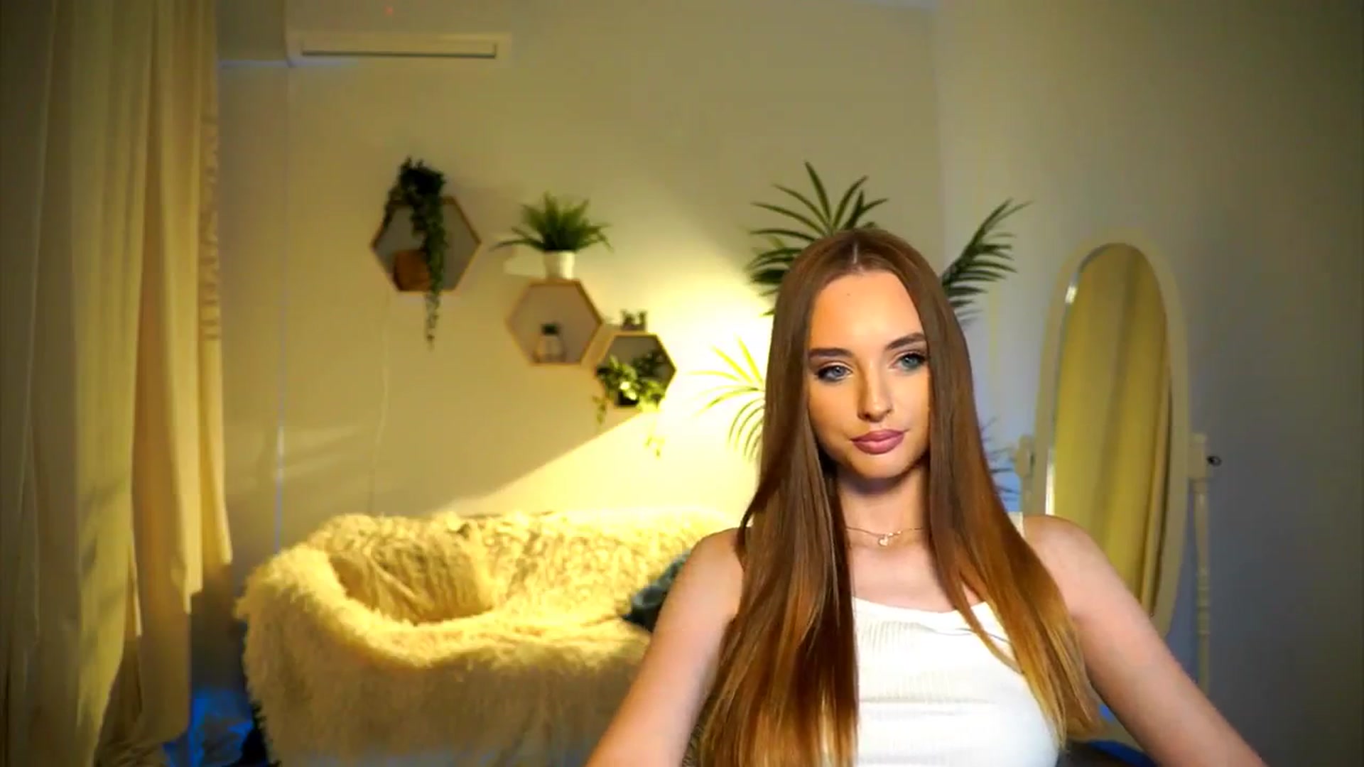 Gallery image thumbnail from petitegonwild's myfreecams stream on, 10/06/2024, 16:14 image 15 of 20