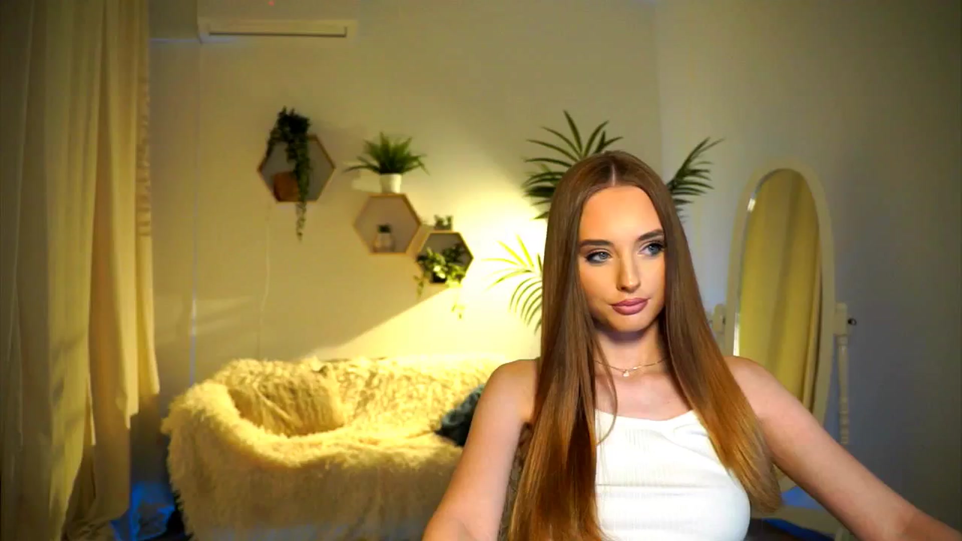 Gallery image thumbnail from petitegonwild's myfreecams stream on, 10/06/2024, 17:36 image 18 of 20