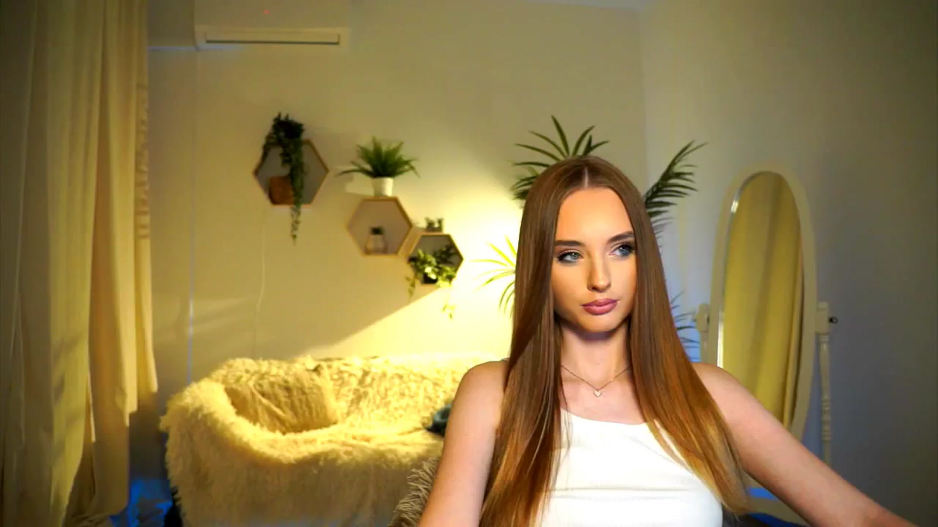 Gallery image thumbnail from petitegonwild's myfreecams stream on, 10/06/2024, 17:36 image 7 of 20