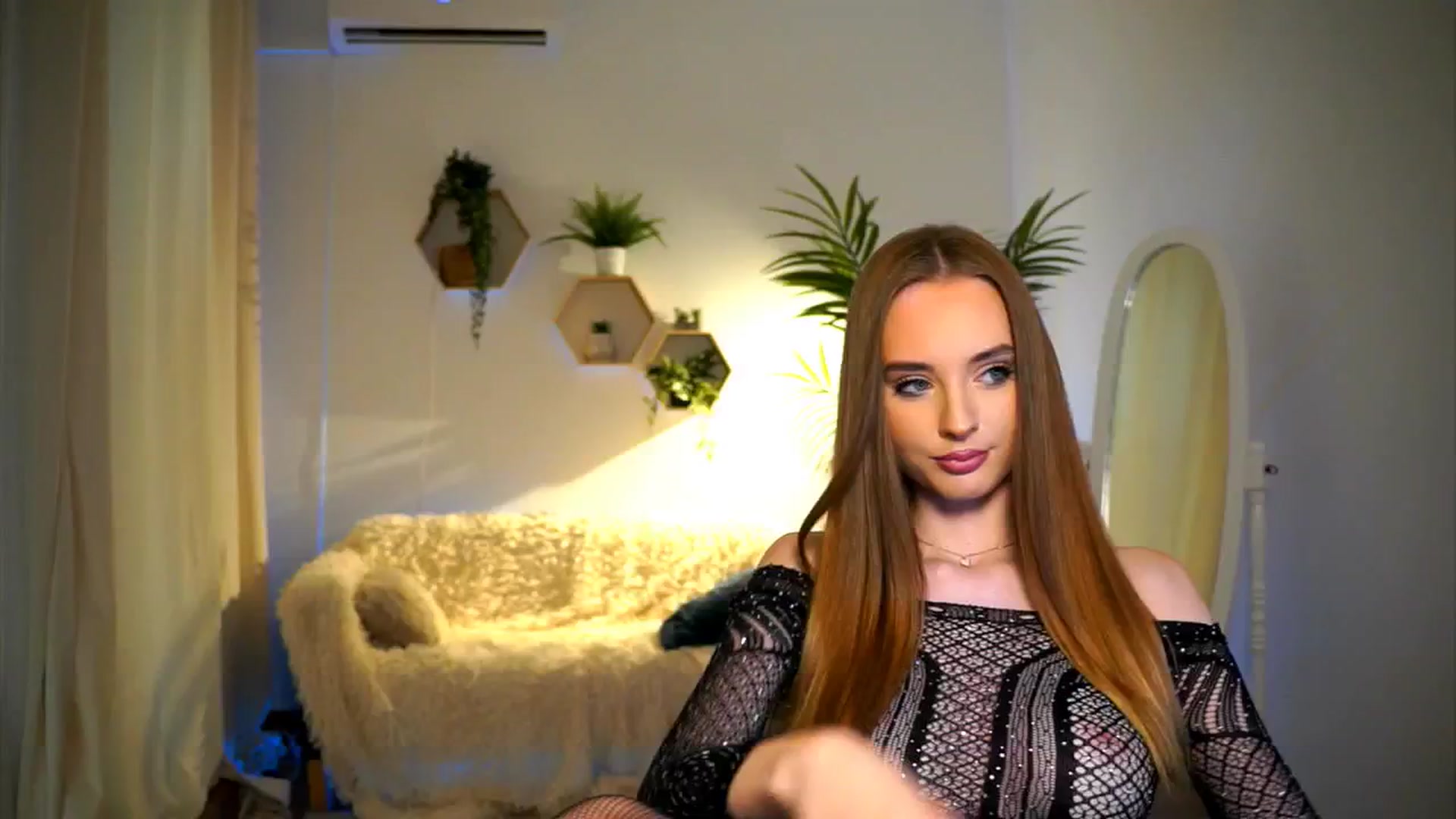 Gallery image thumbnail from petitegonwild's myfreecams stream on, 10/07/2024, 11:38 image 5 of 20