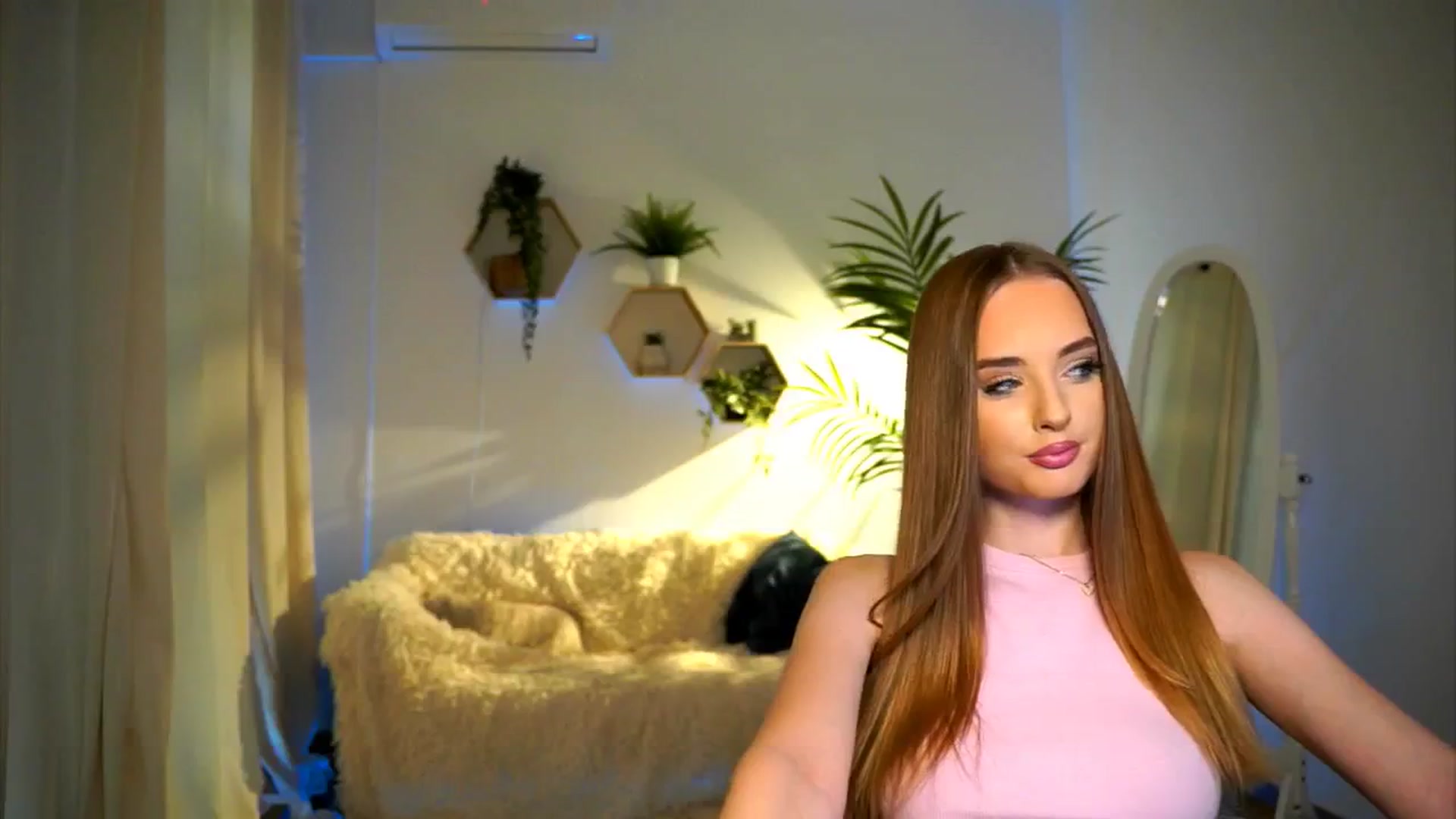 Gallery image thumbnail from petitegonwild's myfreecams stream on, 10/08/2024, 14:13 image 16 of 20
