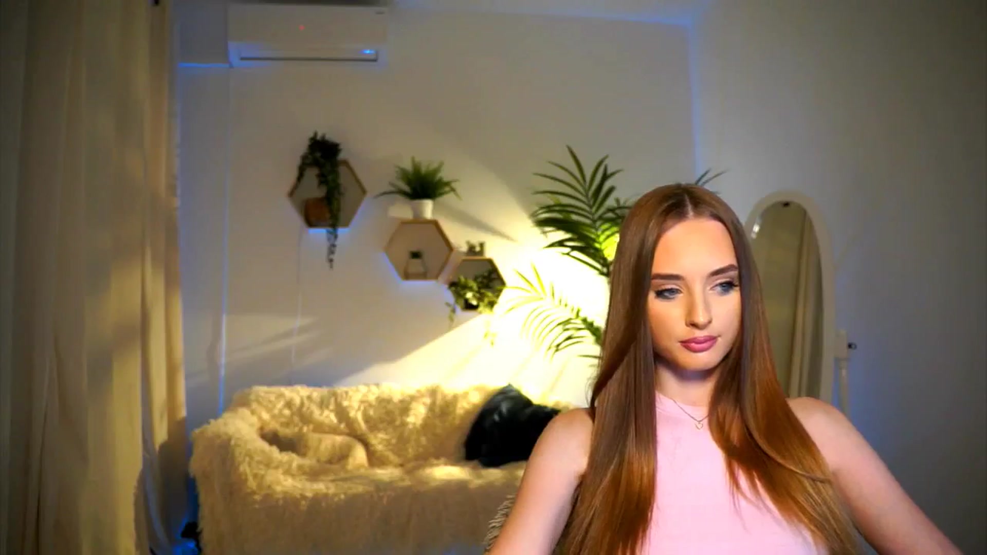 Gallery image thumbnail from petitegonwild's myfreecams stream on, 10/08/2024, 16:29 image 4 of 20
