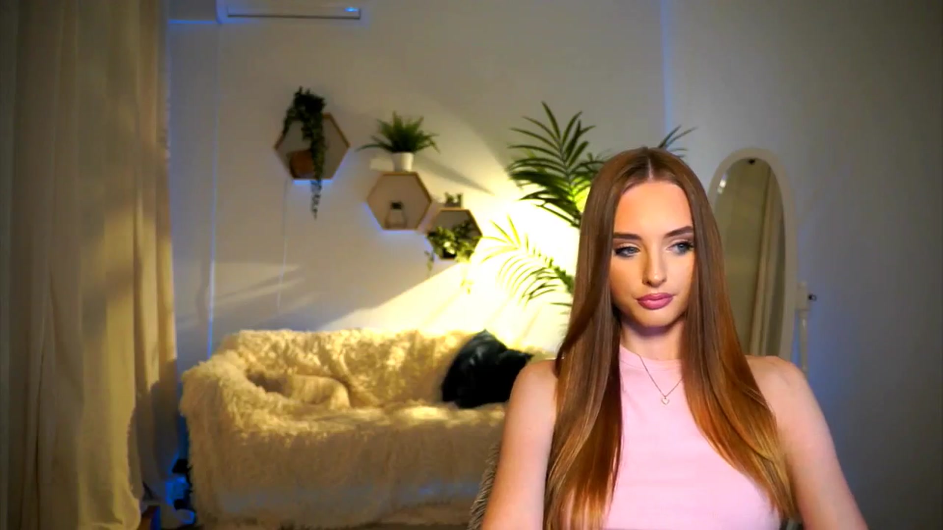 Gallery image thumbnail from petitegonwild's myfreecams stream on, 10/08/2024, 16:29 image 17 of 20