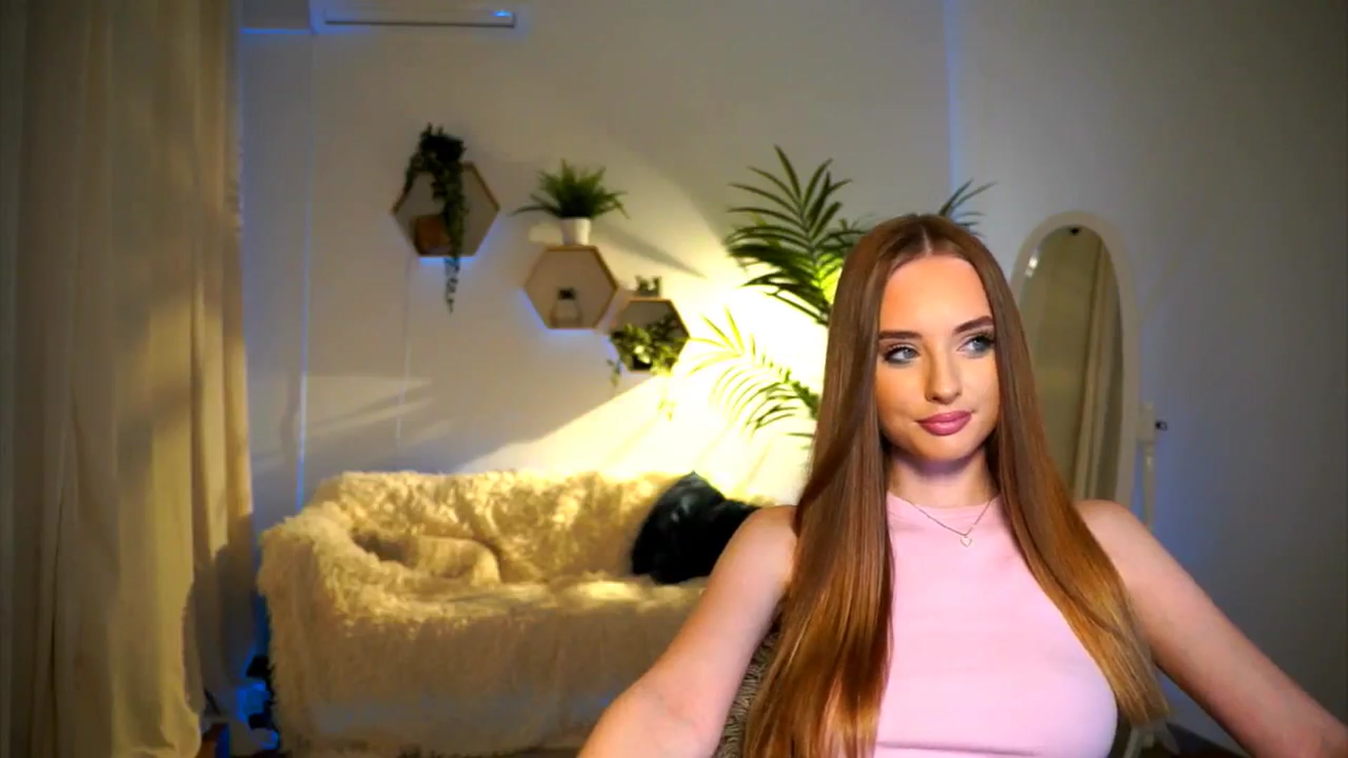 Gallery image thumbnail from petitegonwild's myfreecams stream on, 10/08/2024, 16:29 image 16 of 20