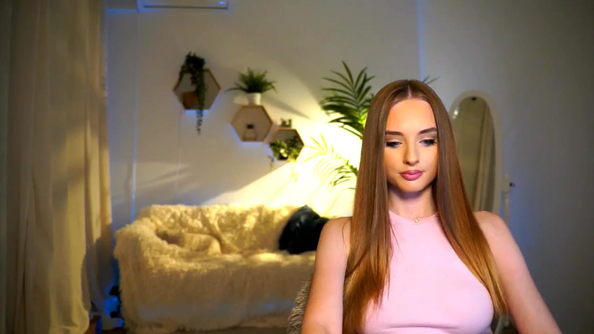 Gallery image thumbnail from petitegonwild's myfreecams stream on, 10/08/2024, 16:29 image 11 of 20