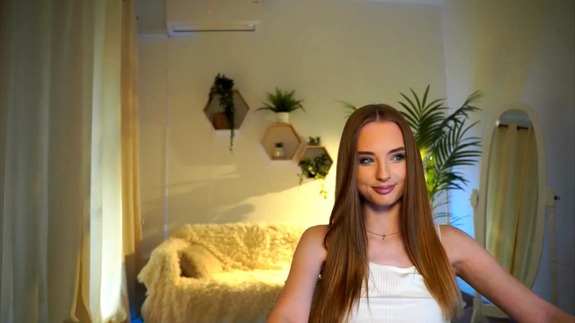 Gallery image thumbnail from petitegonwild's myfreecams stream on, 10/13/2024, 14:42 image 1 of 20