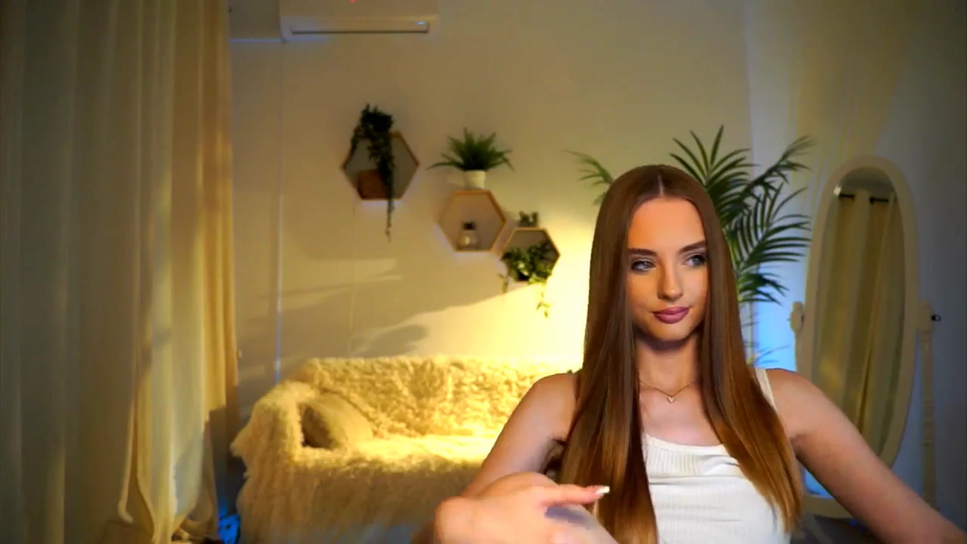 Gallery image thumbnail from petitegonwild's myfreecams stream on, 10/13/2024, 14:42 image 16 of 20