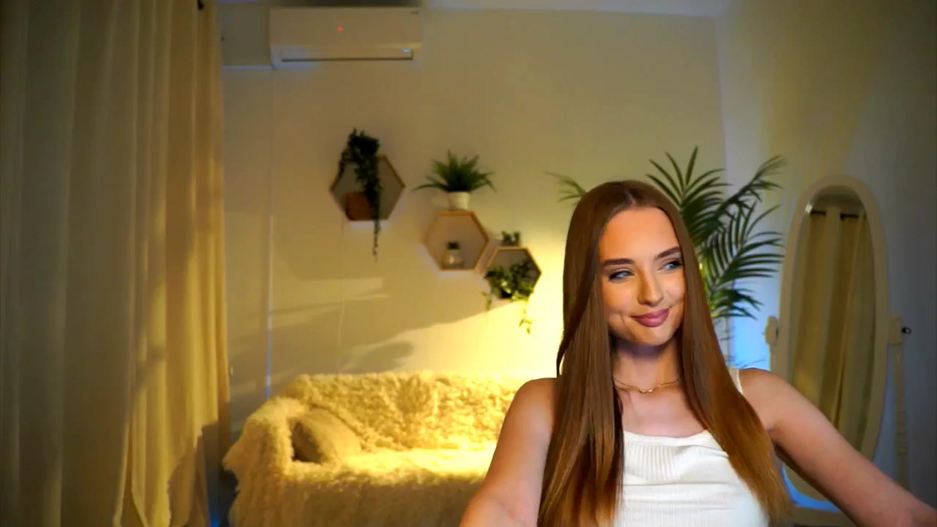 Gallery image thumbnail from petitegonwild's myfreecams stream on, 10/13/2024, 16:14 image 17 of 20