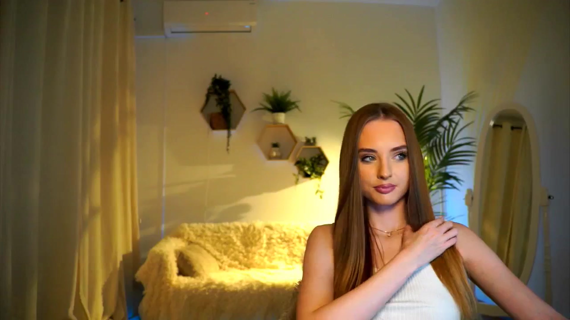 Gallery image thumbnail from petitegonwild's myfreecams stream on, 10/13/2024, 16:14 image 14 of 20