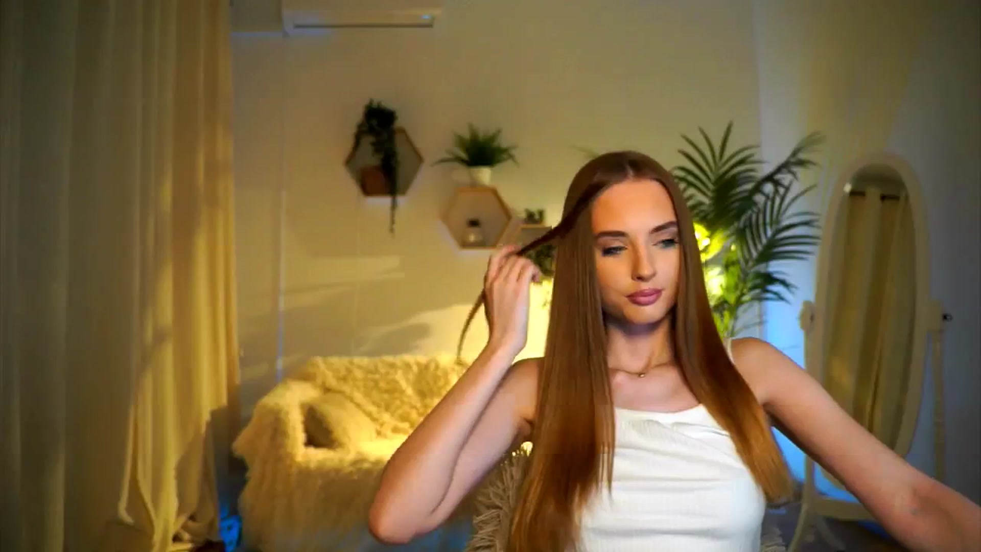 Gallery image thumbnail from petitegonwild's myfreecams stream on, 10/13/2024, 16:14 image 8 of 20