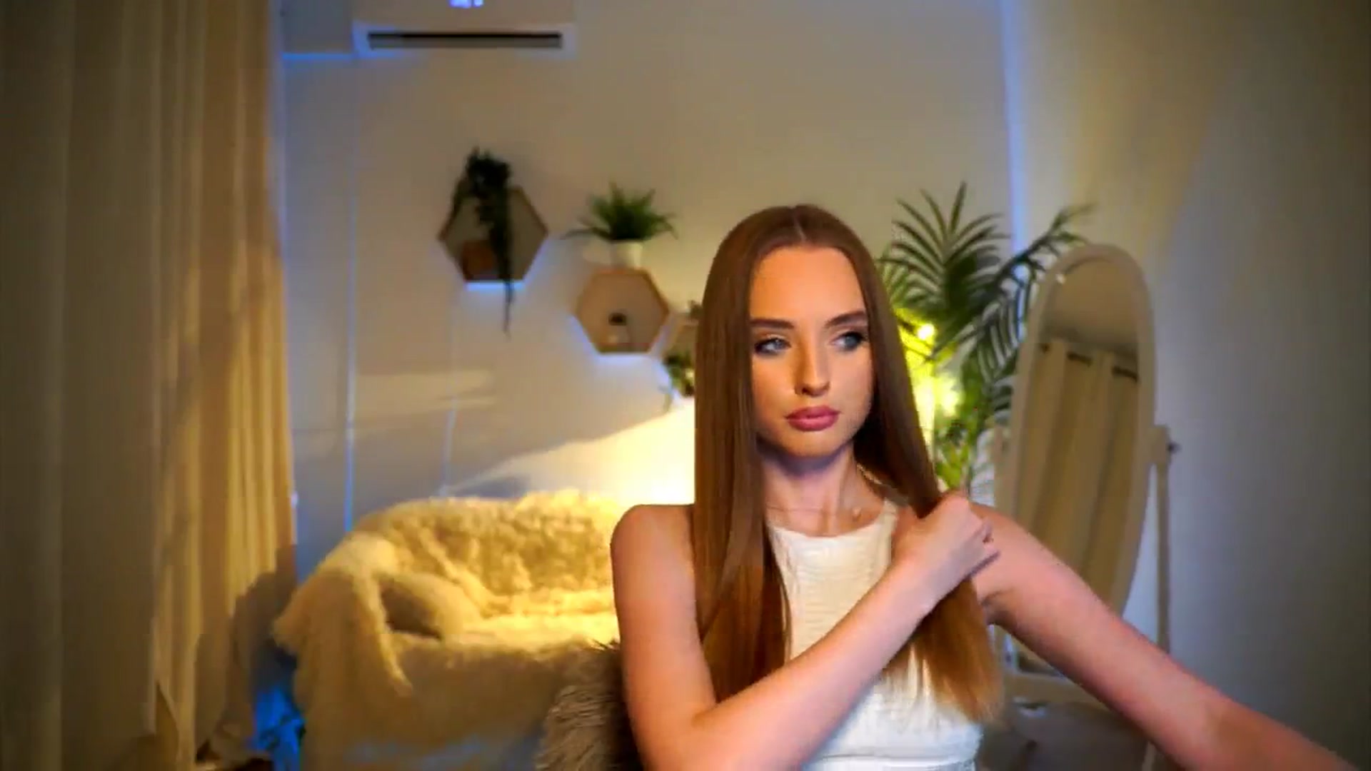 Gallery image thumbnail from petitegonwild's myfreecams stream on, 10/17/2024, 19:18 image 14 of 20