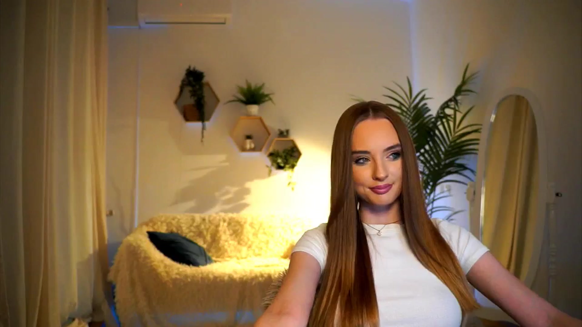 Gallery image thumbnail from petitegonwild's myfreecams stream on, 10/18/2024, 15:41 image 19 of 20