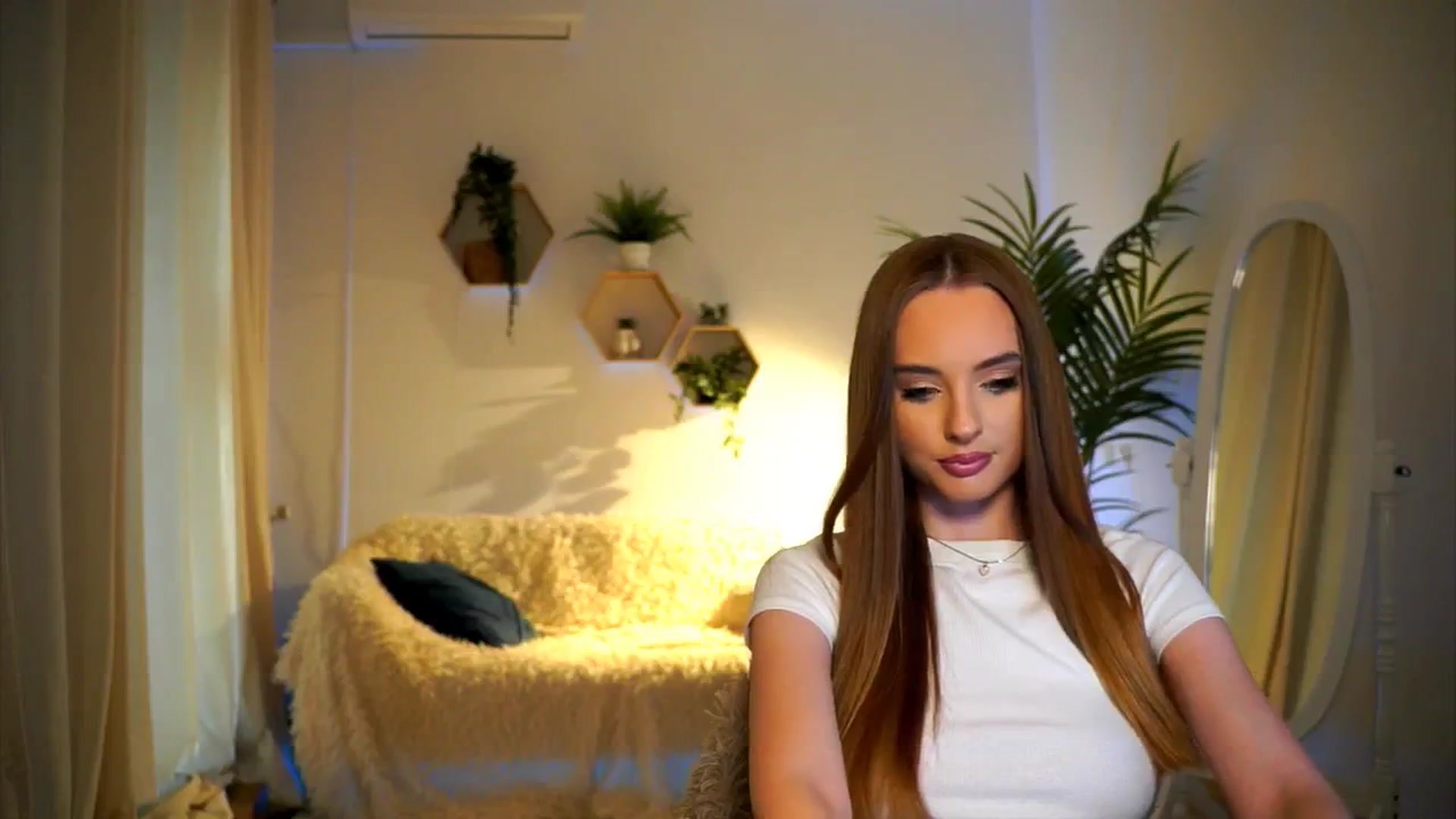 Gallery image thumbnail from petitegonwild's myfreecams stream on, 10/18/2024, 15:41 image 5 of 20
