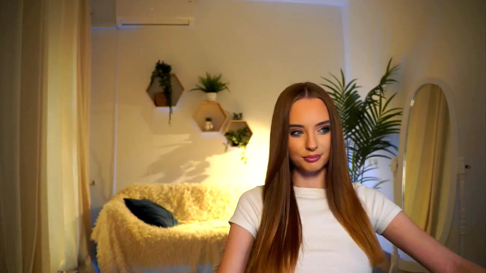 Gallery image thumbnail from petitegonwild's myfreecams stream on, 10/18/2024, 15:41 image 13 of 20