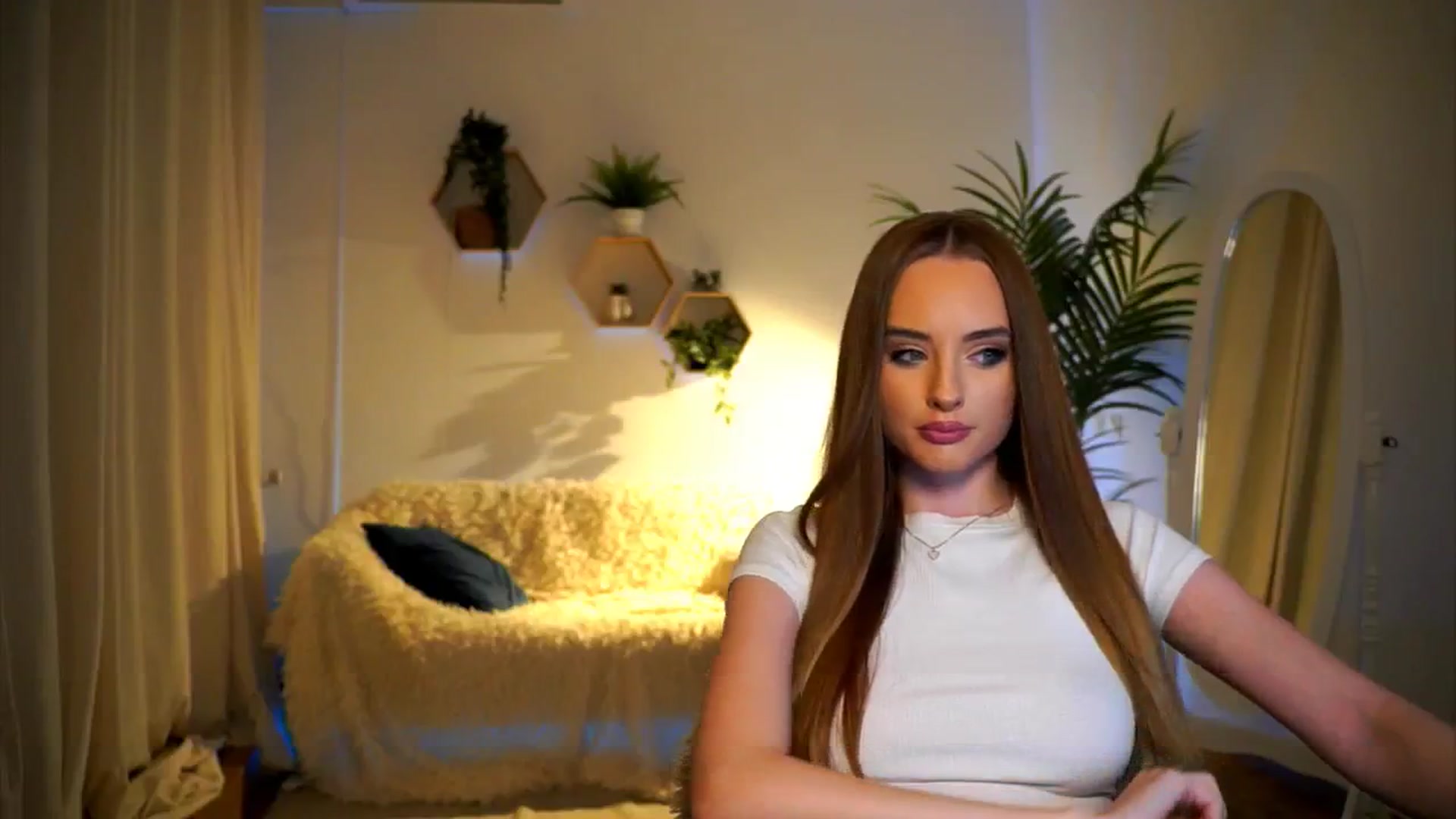 Gallery image thumbnail from petitegonwild's myfreecams stream on, 10/18/2024, 17:53 image 19 of 20