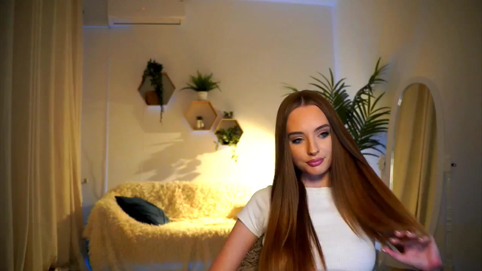 Gallery image thumbnail from petitegonwild's myfreecams stream on, 10/18/2024, 17:53 image 5 of 20