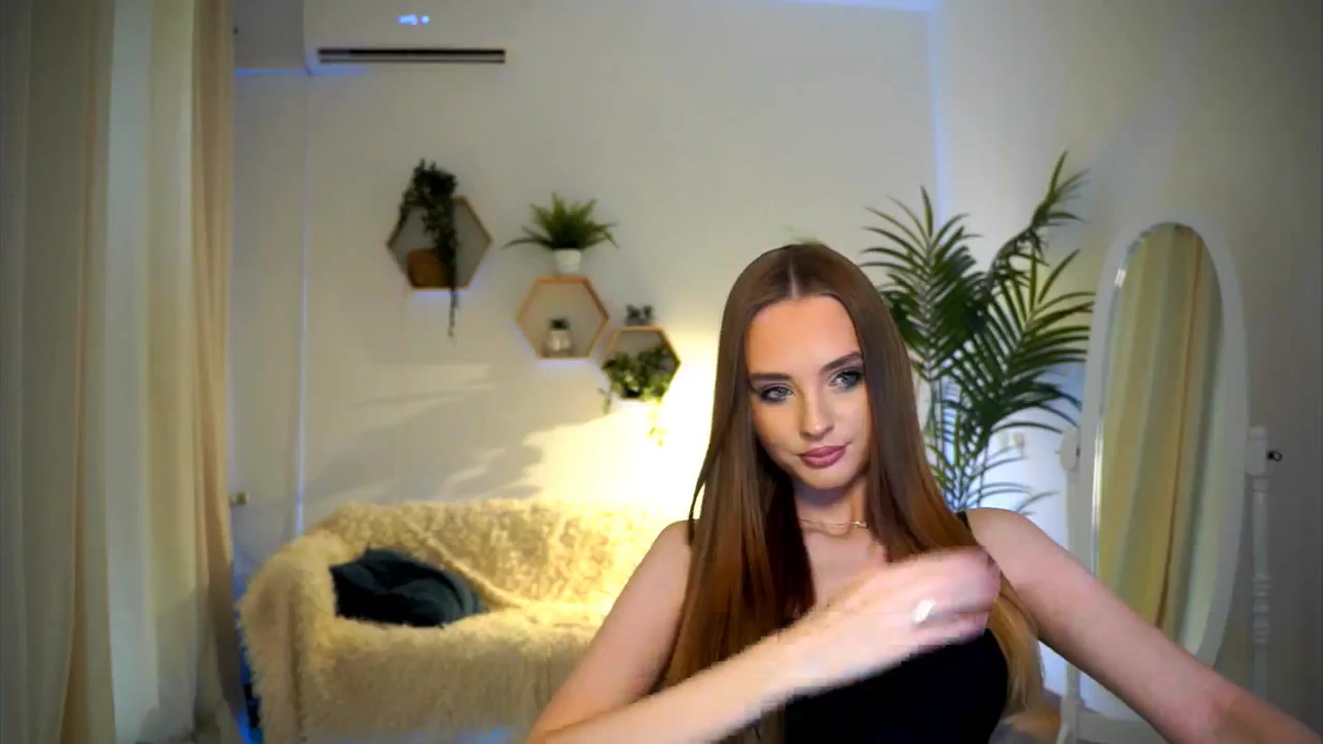 Gallery image thumbnail from petitegonwild's myfreecams stream on, 10/19/2024, 11:36 image 12 of 20