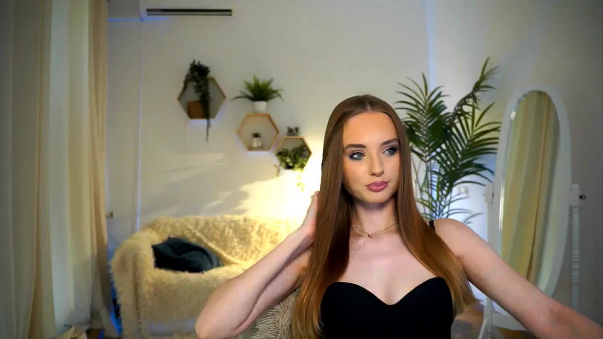 Gallery image thumbnail from petitegonwild's myfreecams stream on, 10/19/2024, 11:36 image 6 of 20