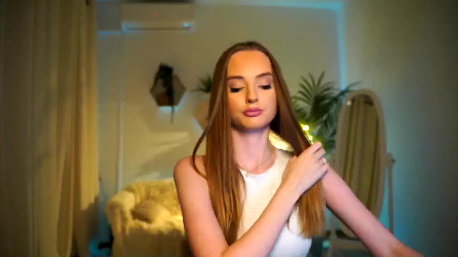 Gallery image thumbnail from petitegonwild's myfreecams stream on, 10/22/2024, 17:43 image 14 of 20