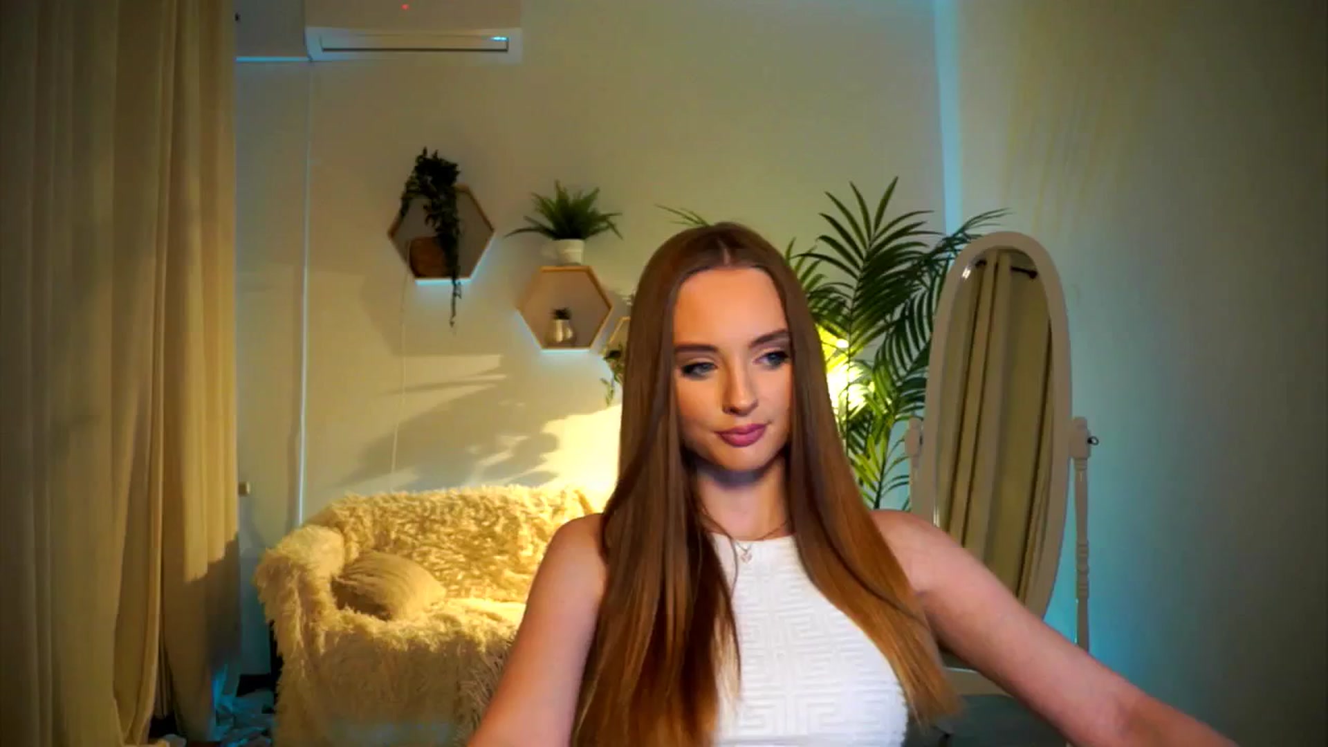 Gallery image thumbnail from petitegonwild's myfreecams stream on, 10/22/2024, 20:11 image 8 of 20