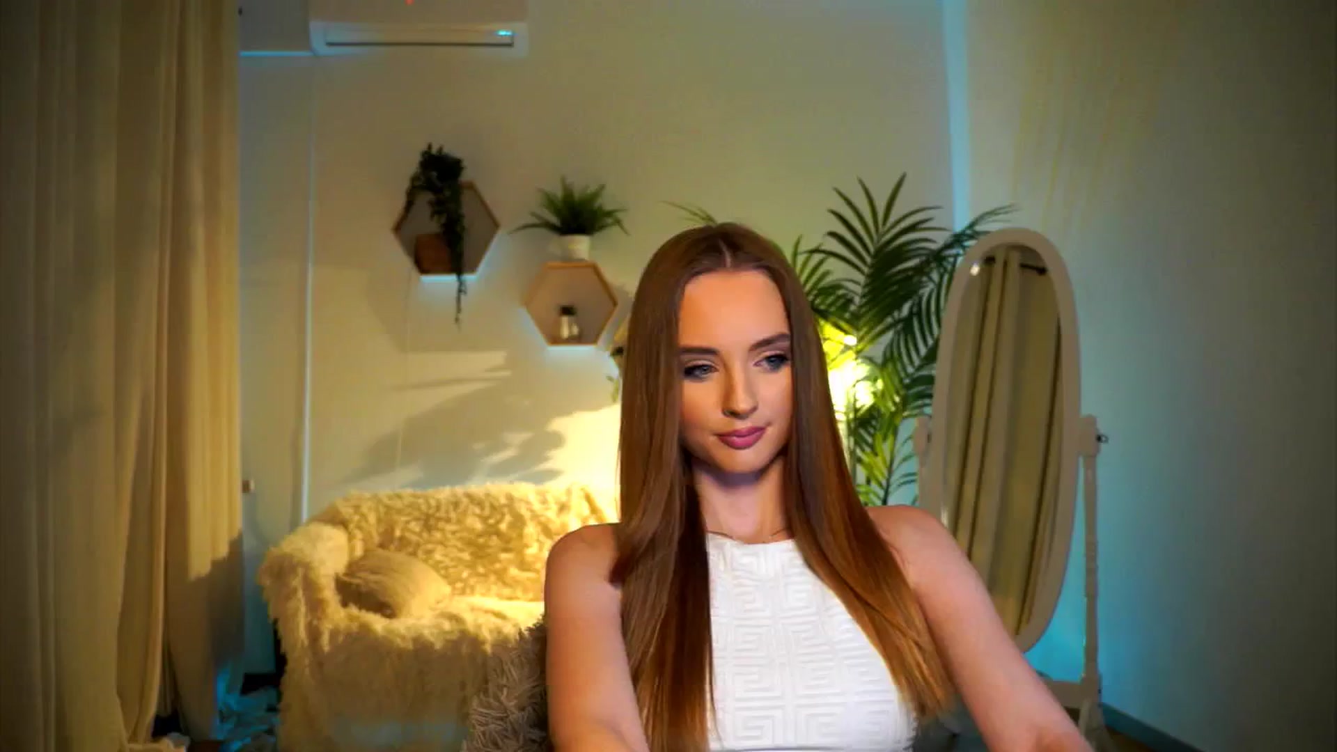 Gallery image thumbnail from petitegonwild's myfreecams stream on, 10/22/2024, 20:11 image 6 of 20