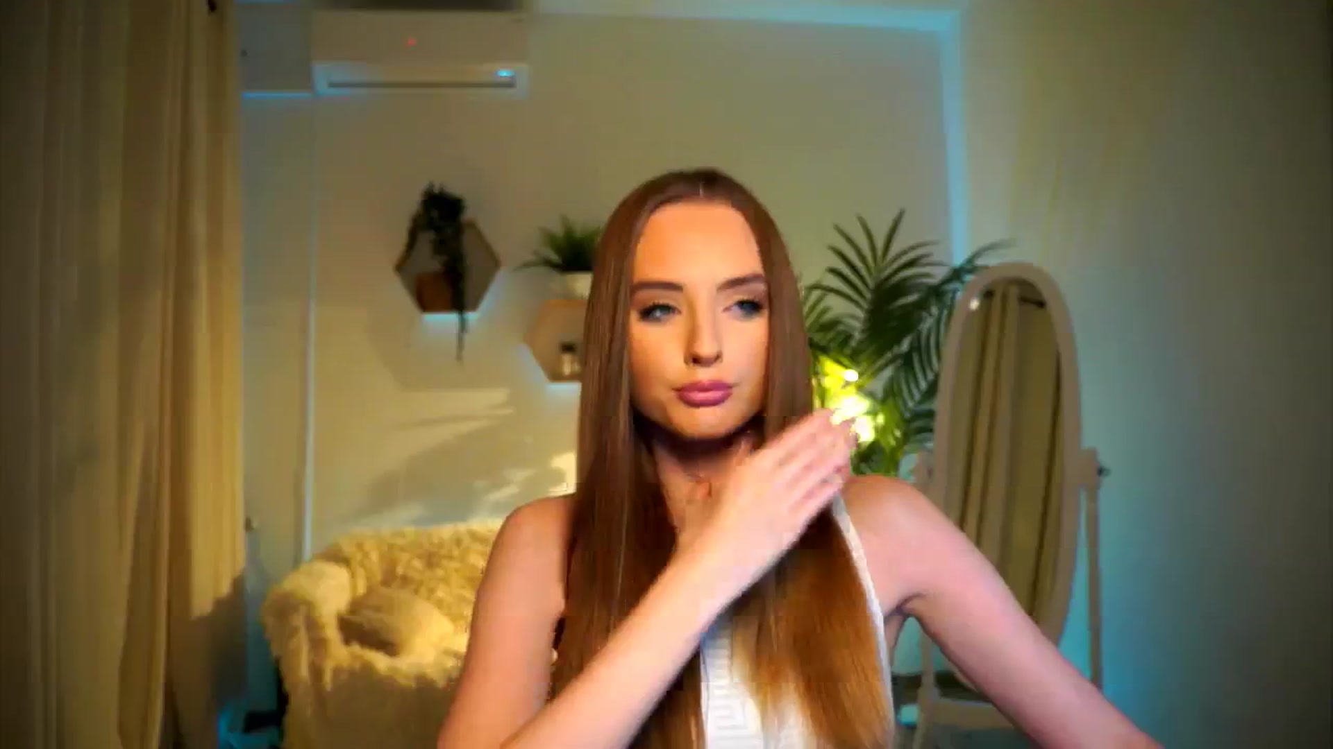 Gallery image thumbnail from petitegonwild's myfreecams stream on, 10/22/2024, 20:11 image 2 of 20