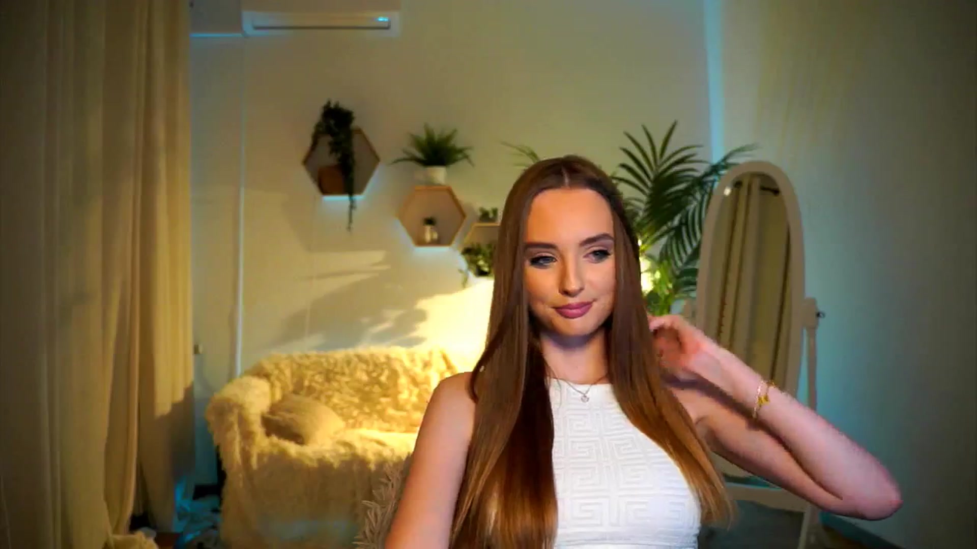 Gallery image thumbnail from petitegonwild's myfreecams stream on, 10/22/2024, 20:11 image 15 of 20