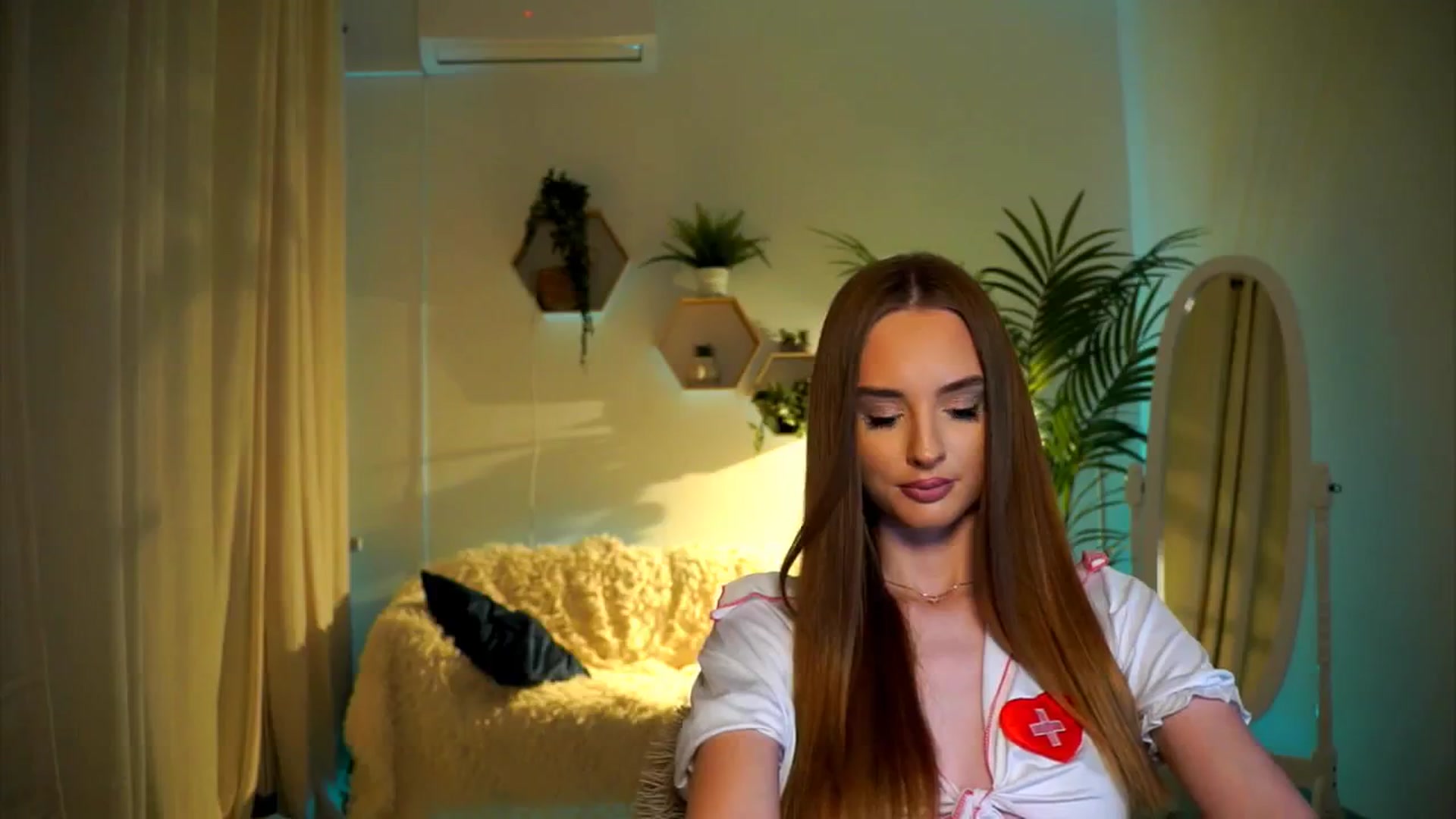 Gallery image thumbnail from petitegonwild's myfreecams stream on, 10/24/2024, 17:21 image 9 of 20