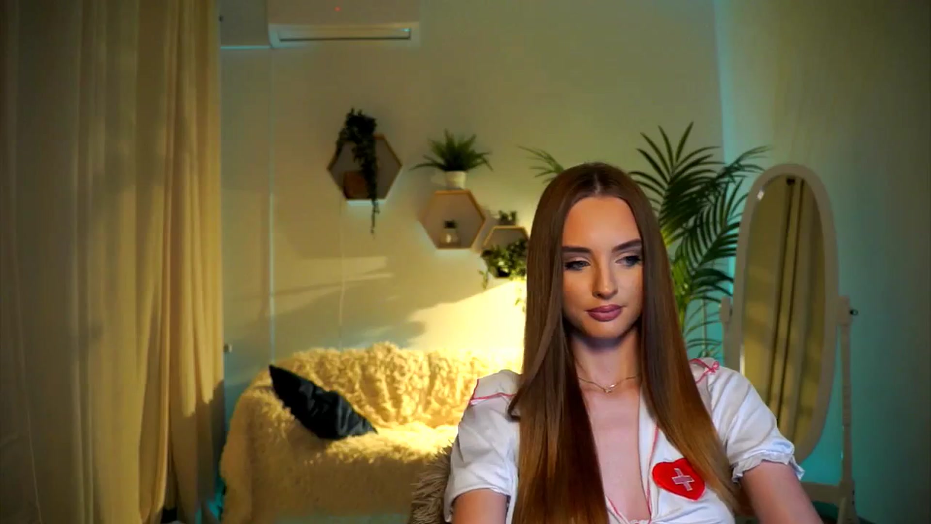 Gallery image thumbnail from petitegonwild's myfreecams stream on, 10/24/2024, 17:21 image 10 of 20
