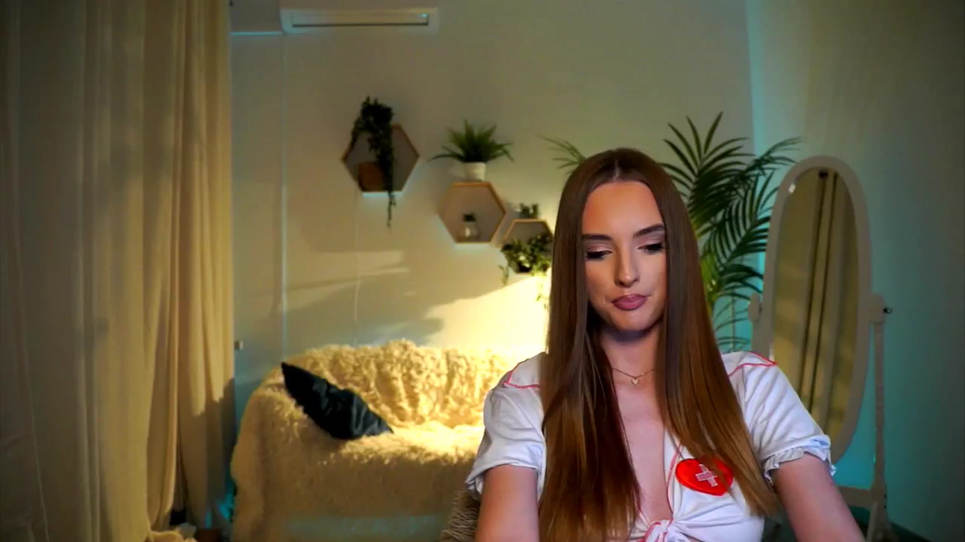 Gallery image thumbnail from petitegonwild's myfreecams stream on, 10/24/2024, 17:21 image 7 of 20