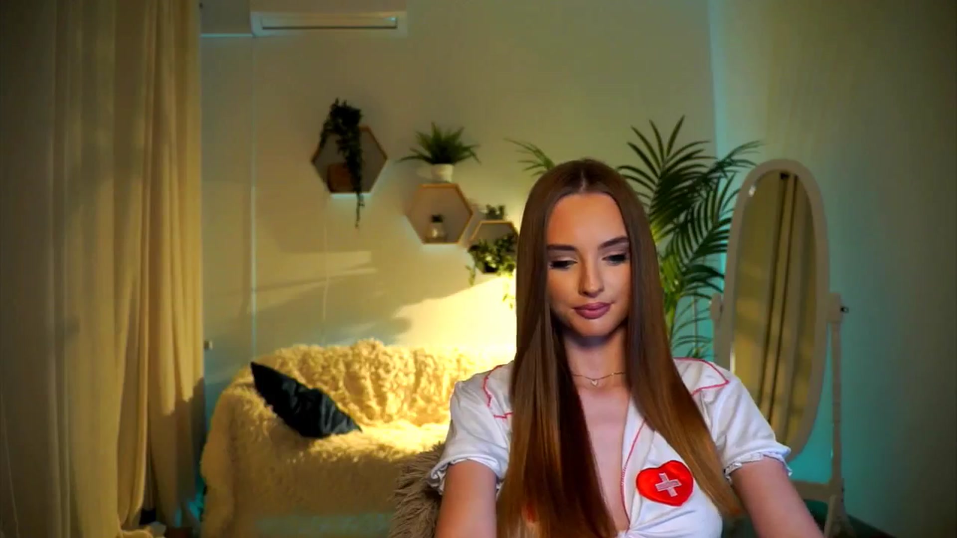 Gallery image thumbnail from petitegonwild's myfreecams stream on, 10/24/2024, 18:44 image 12 of 20