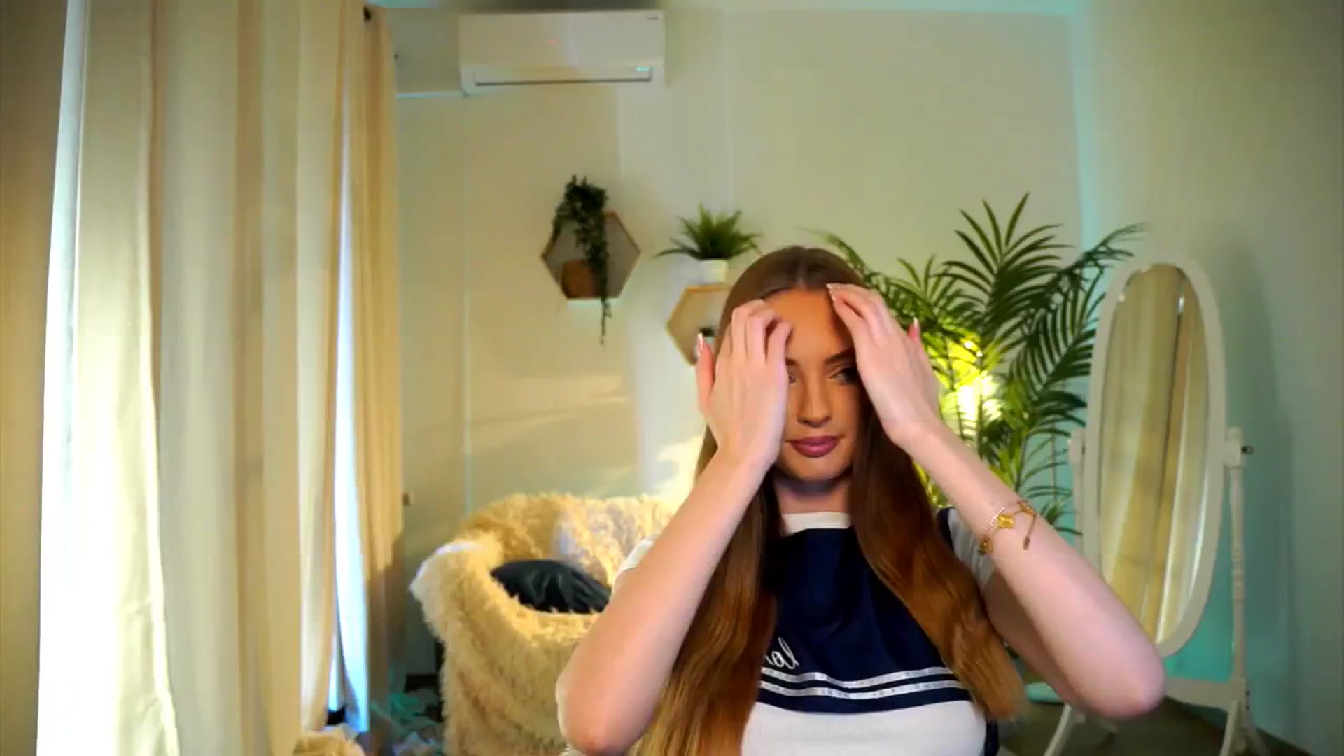 Gallery image thumbnail from petitegonwild's myfreecams stream on, 10/25/2024, 09:52 image 7 of 20