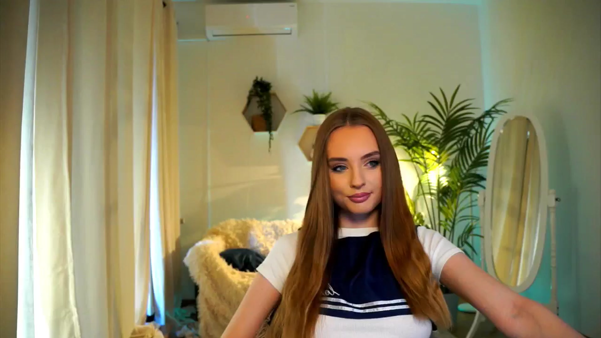 Gallery image thumbnail from petitegonwild's myfreecams stream on, 10/25/2024, 09:52 image 2 of 20
