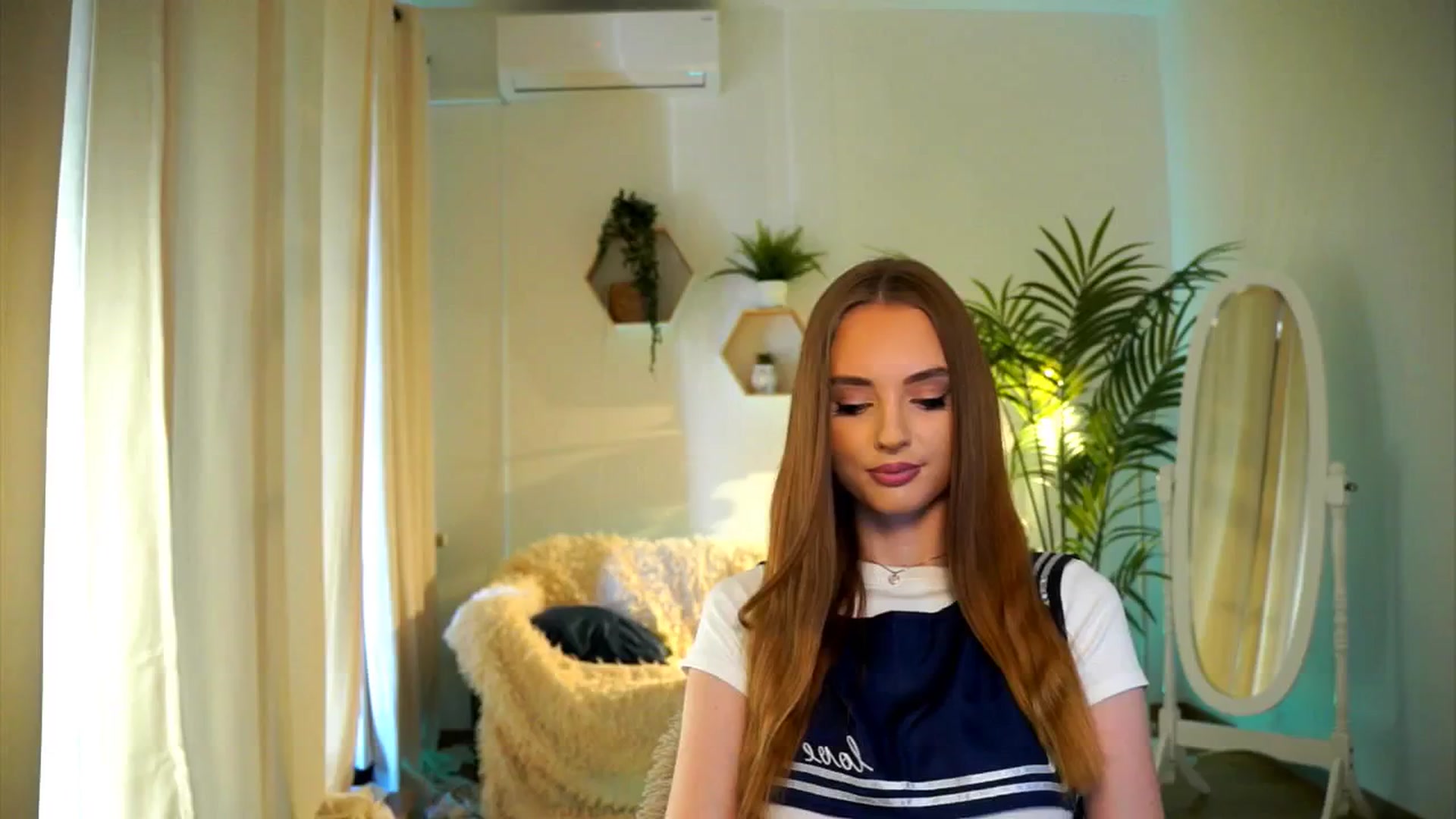 Gallery image thumbnail from petitegonwild's myfreecams stream on, 10/25/2024, 09:52 image 15 of 20