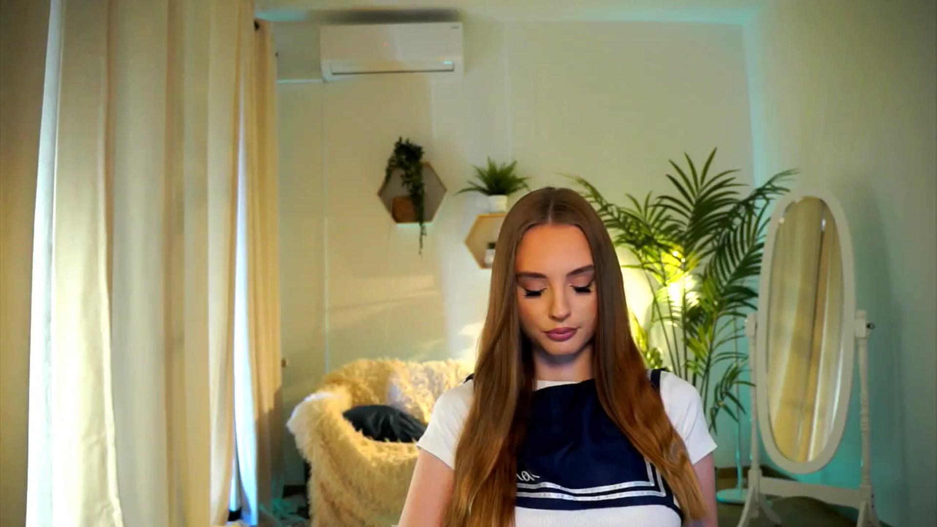 Gallery image thumbnail from petitegonwild's myfreecams stream on, 10/25/2024, 09:52 image 4 of 20