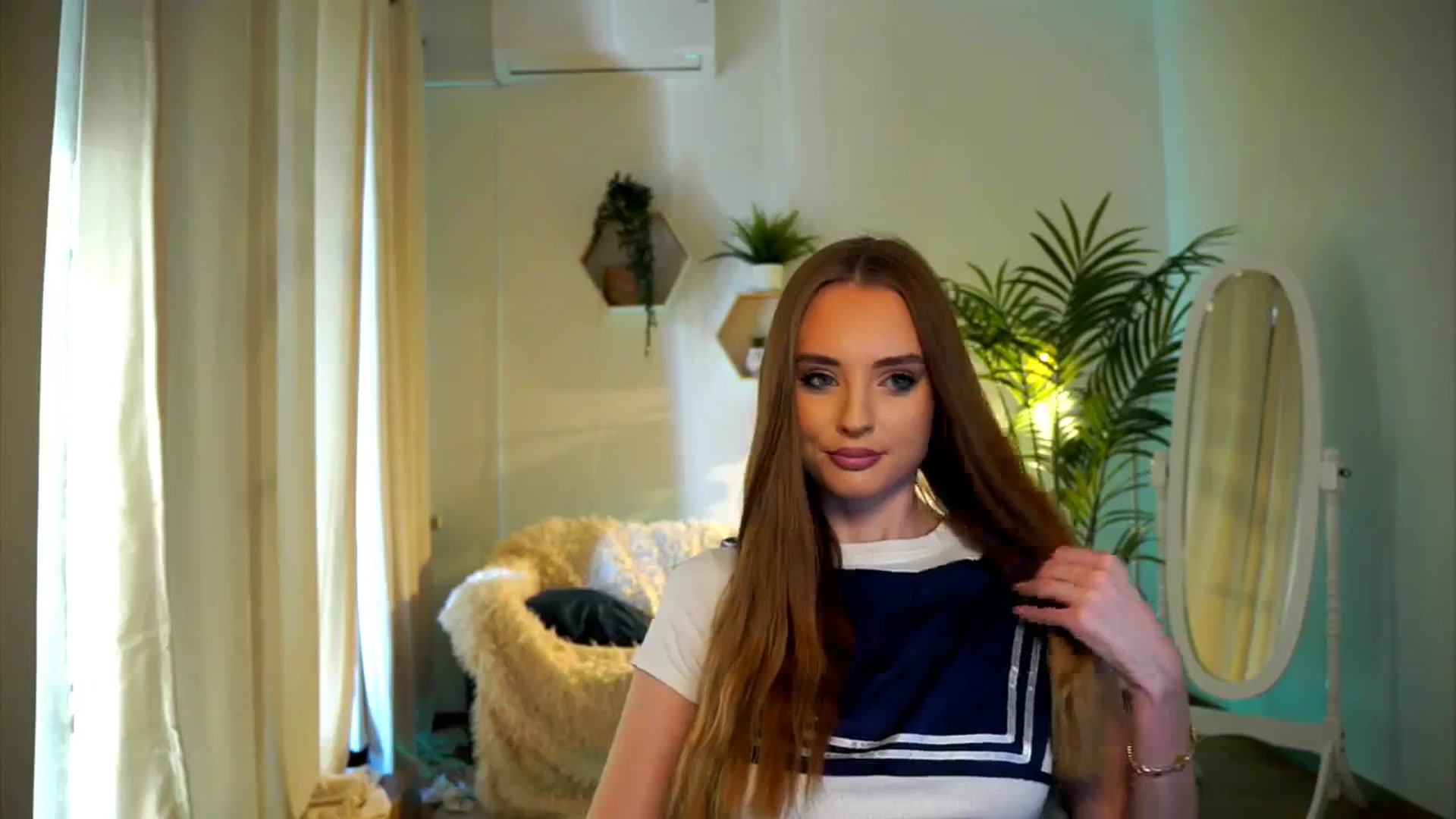Gallery image thumbnail from petitegonwild's myfreecams stream on, 10/25/2024, 10:57 image 9 of 20